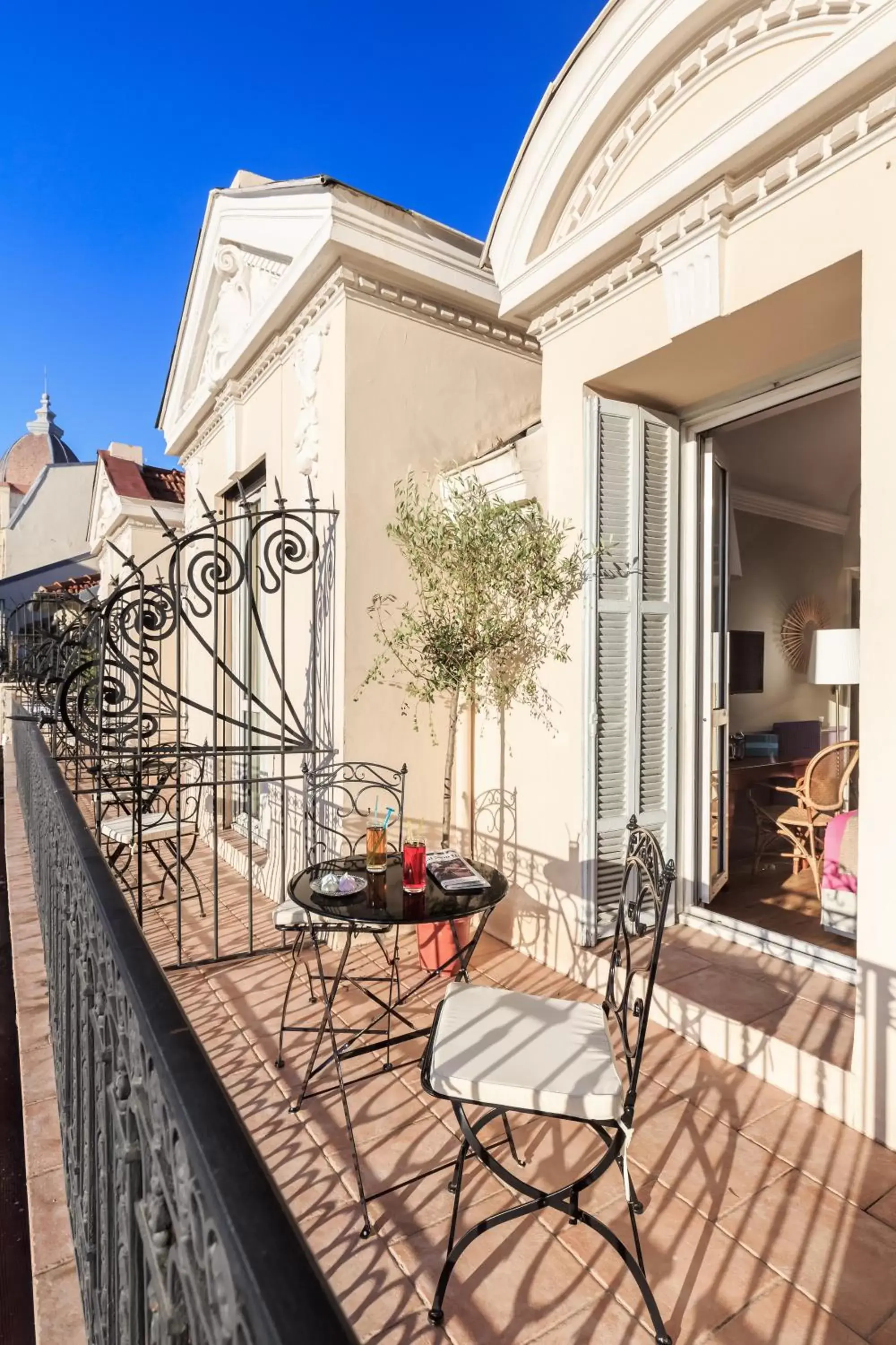 Balcony/Terrace in Villa Otero by Happyculture