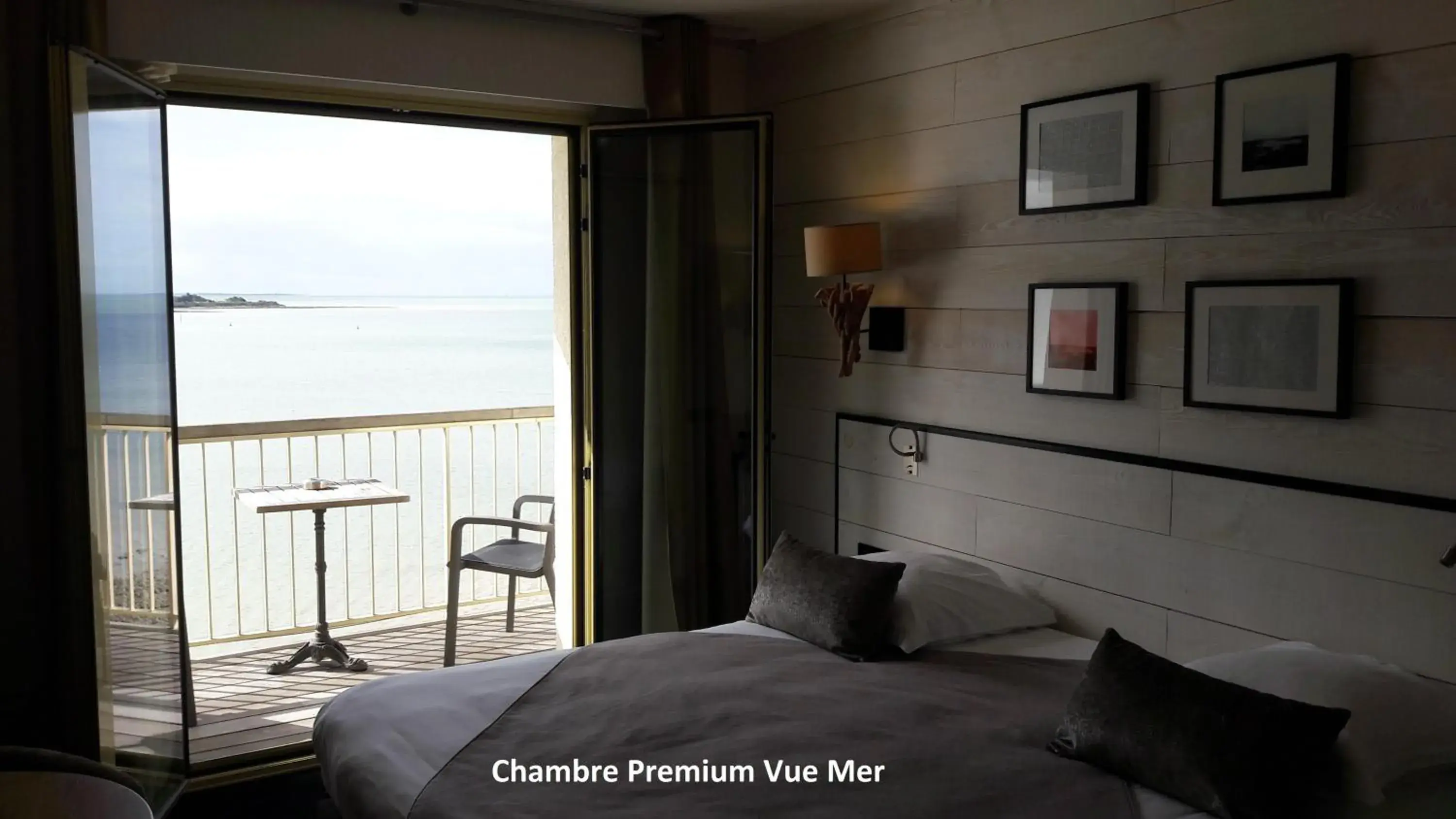 Sea view, Bed in Hotel les Brises