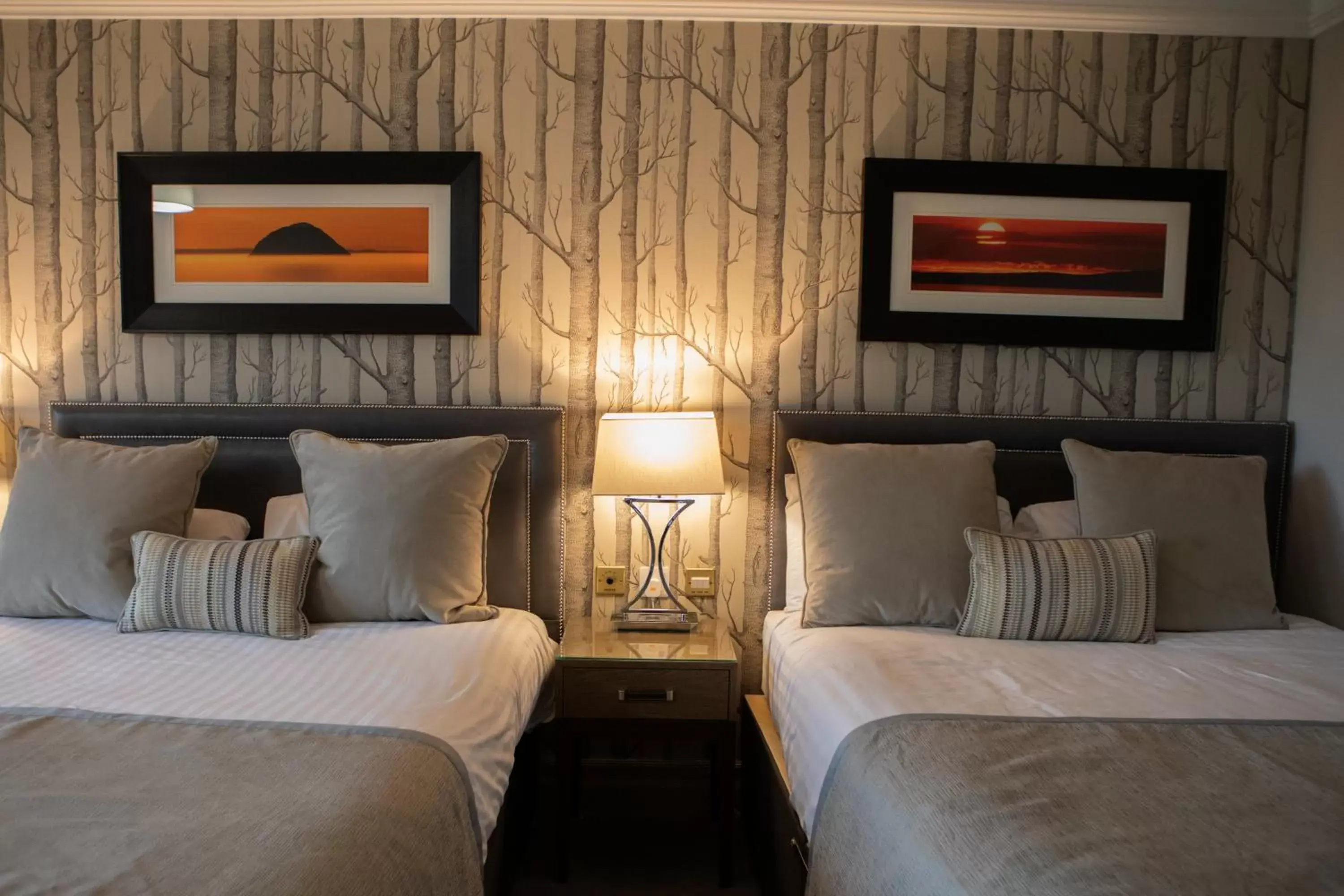 Bed in Riverside Lodge Hotel