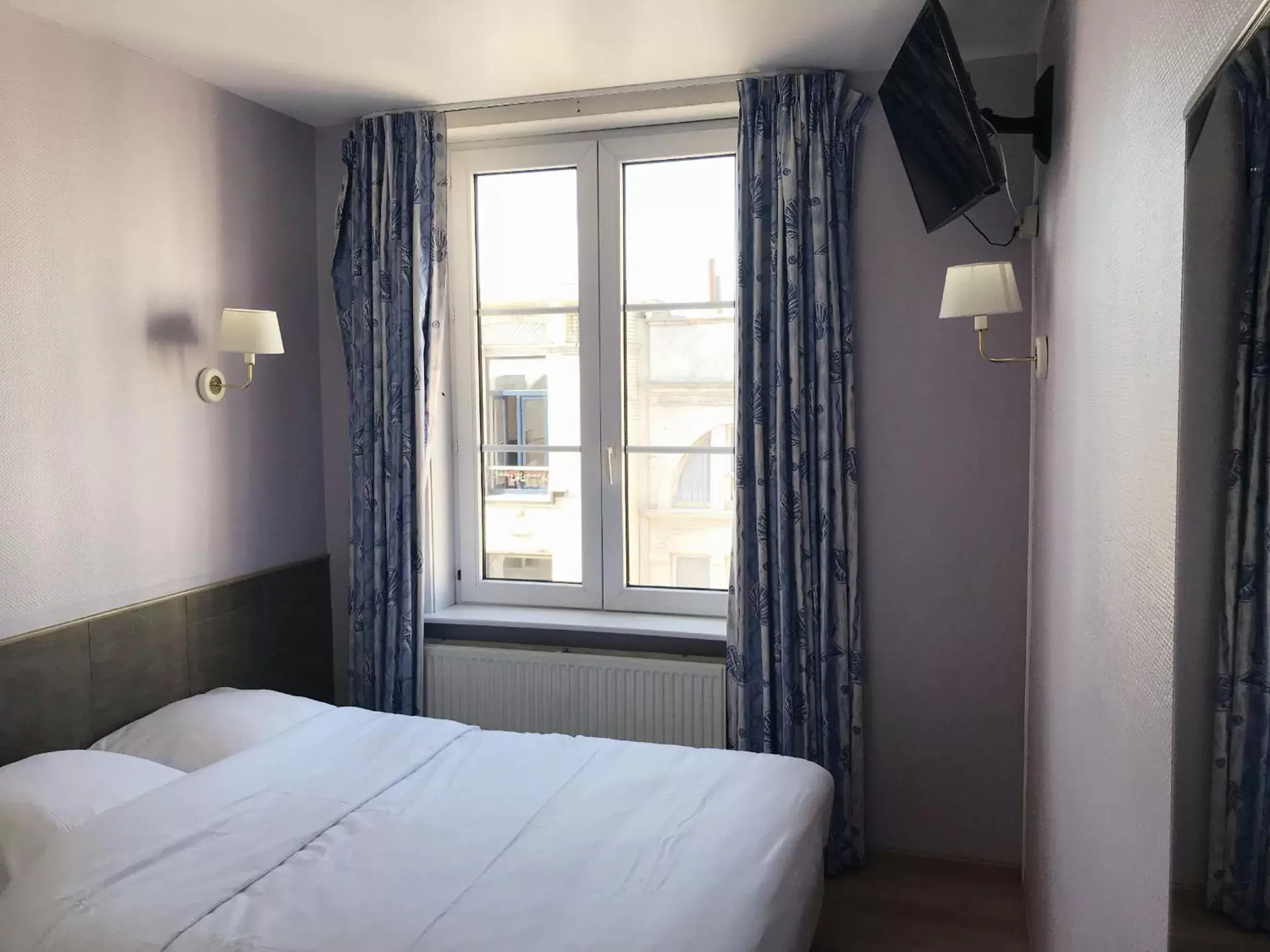 Double Room with Shower in Hotel Claridge Double Room with Shower in Hotel Claridge