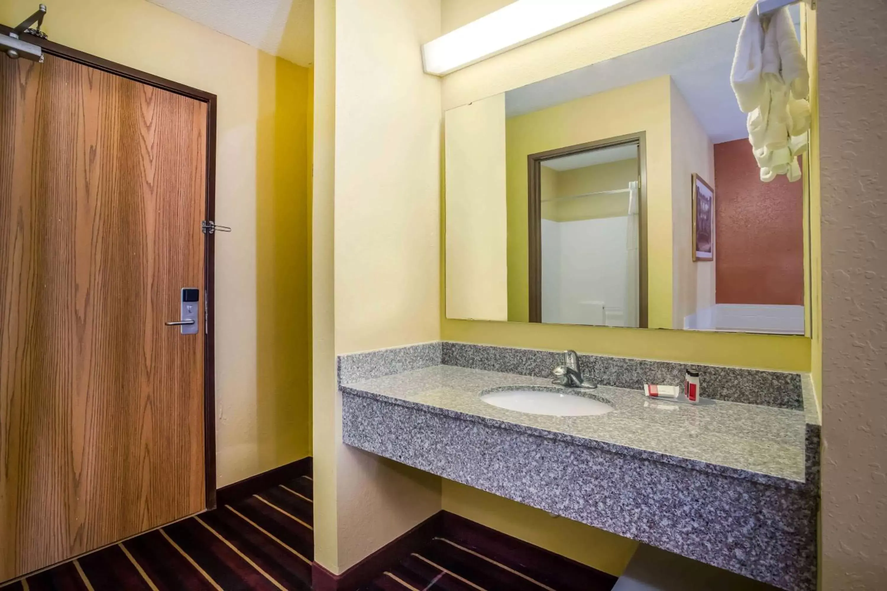 Bathroom in Super 8 by Wyndham Crawfordsville