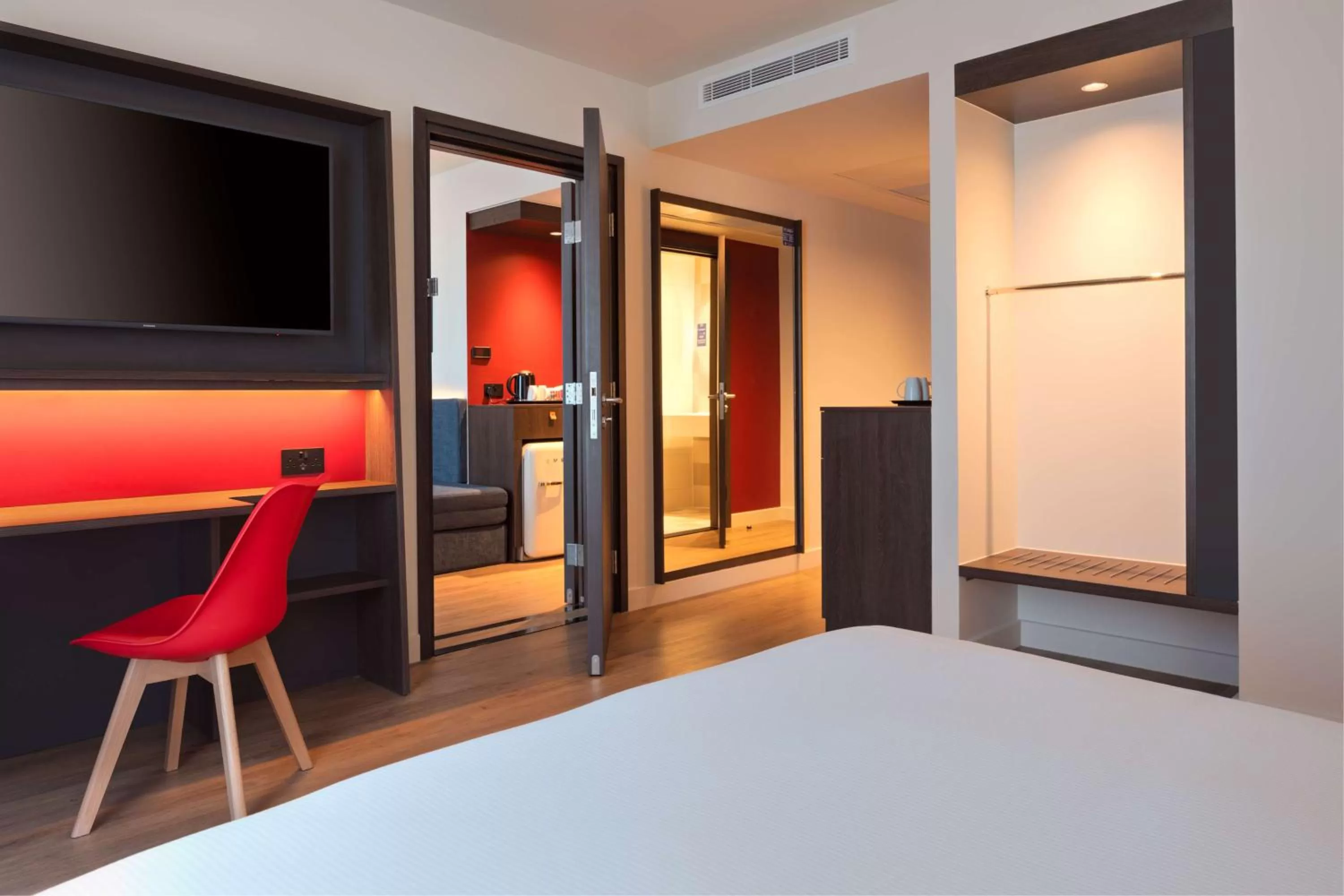 Bedroom, Bed in Hampton by Hilton Ashford International