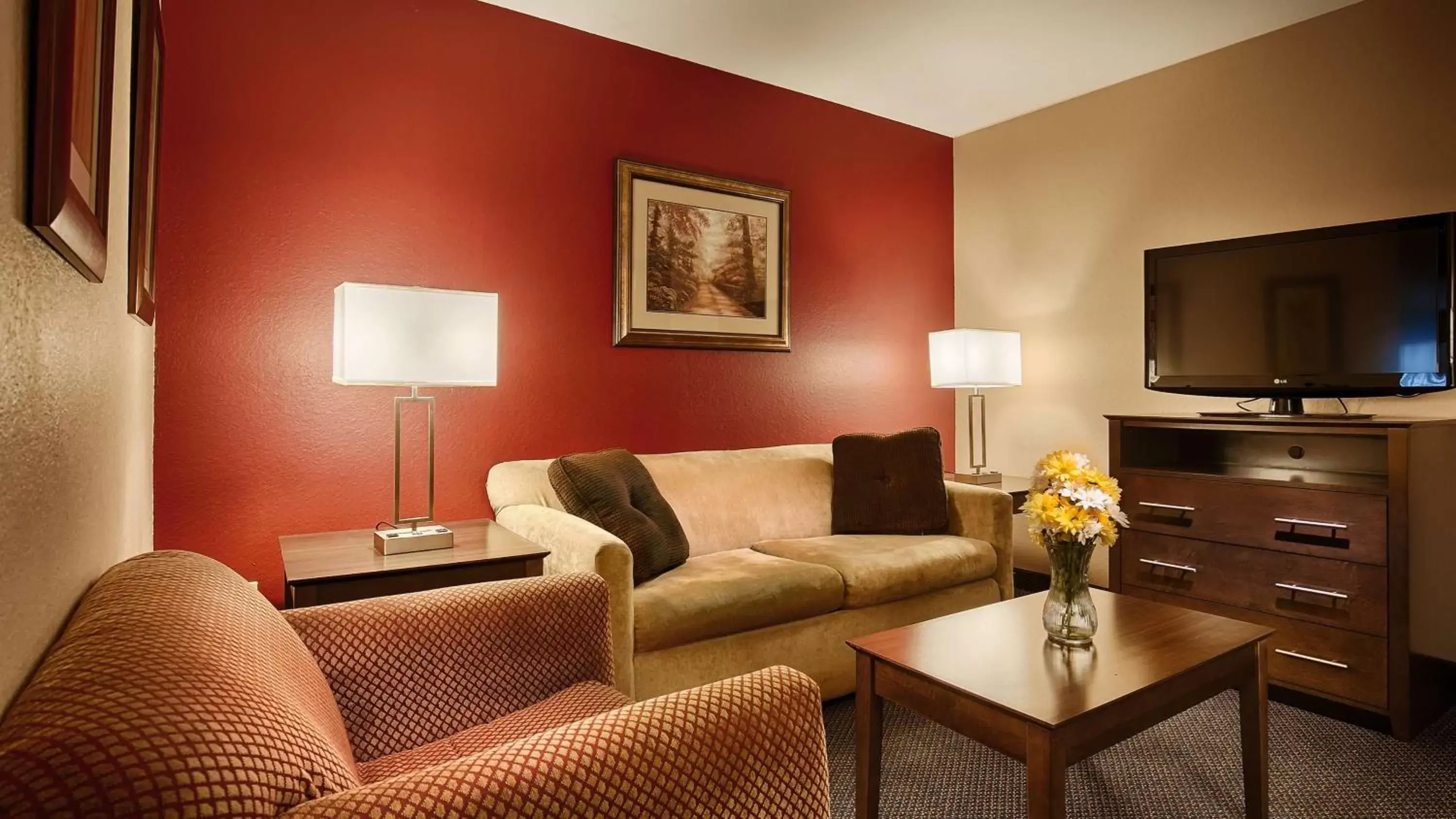 Photo of the whole room, Seating Area in Best Western Plus Brandywine Inn & Suites