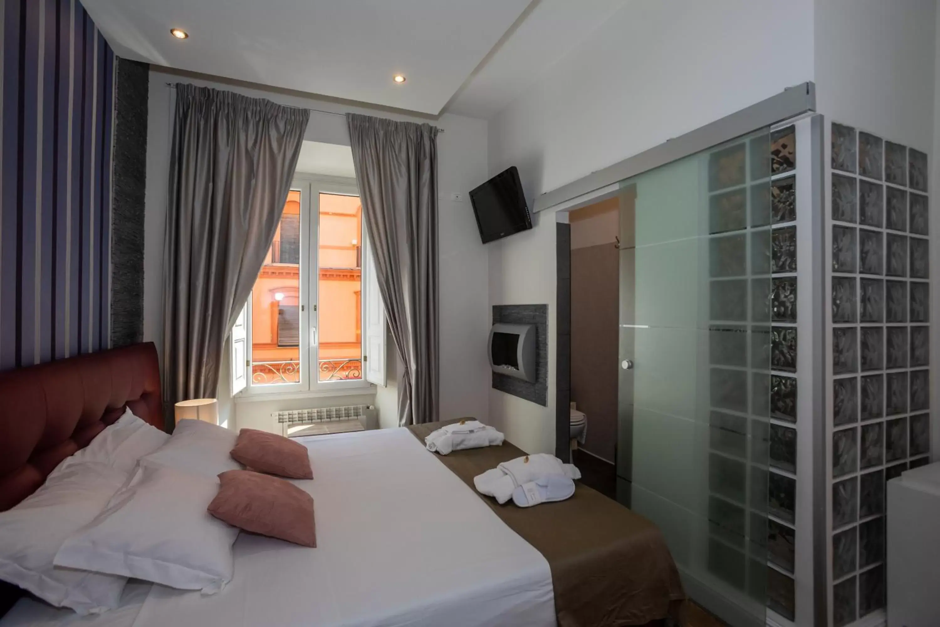 Superior Twin Room with City View in Vatican Suites - The Luxury Leading Accommodation in Rome