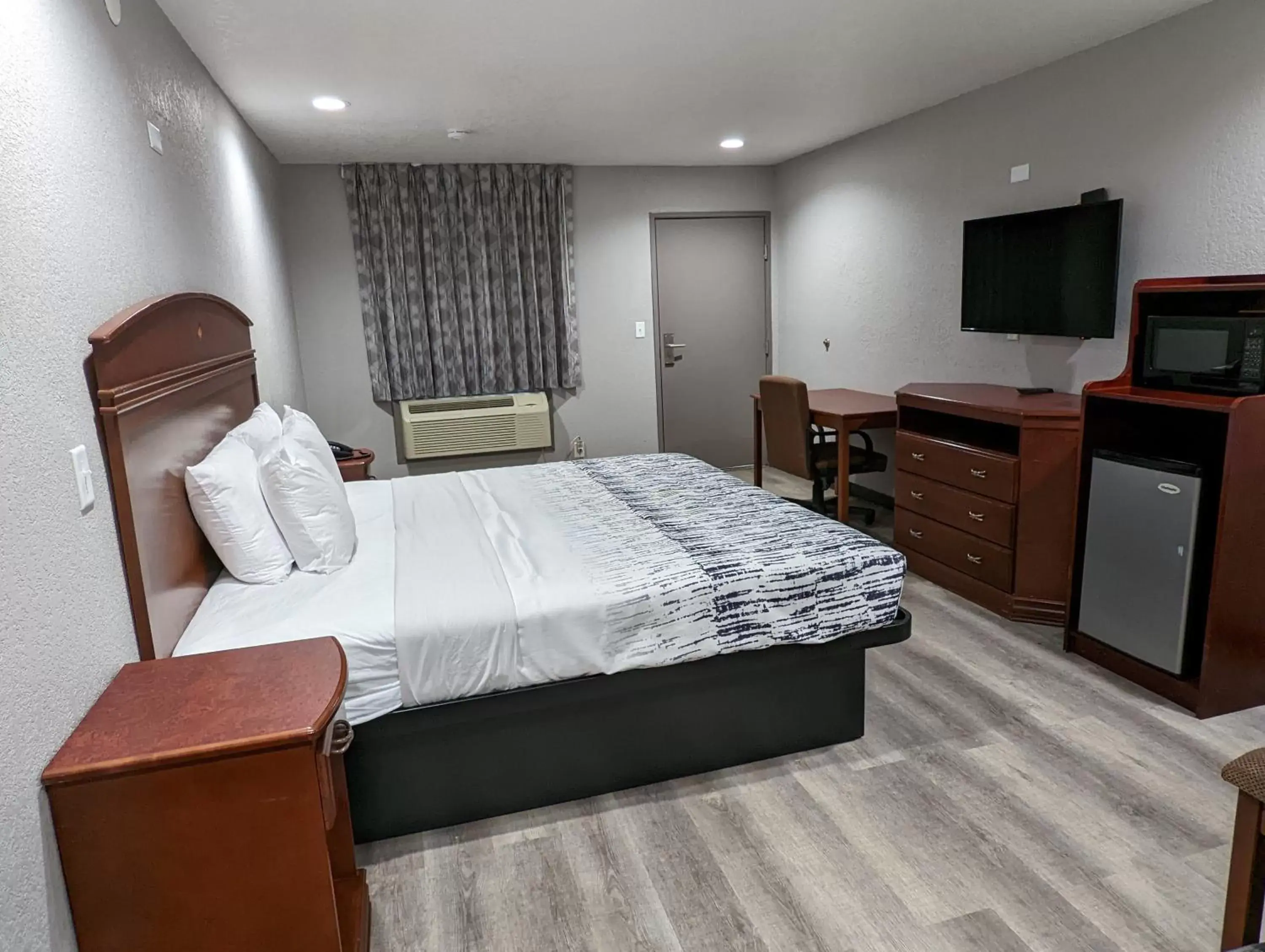 Property building, Bed in OKC Hotel Property building, Bed in OKC Hotel