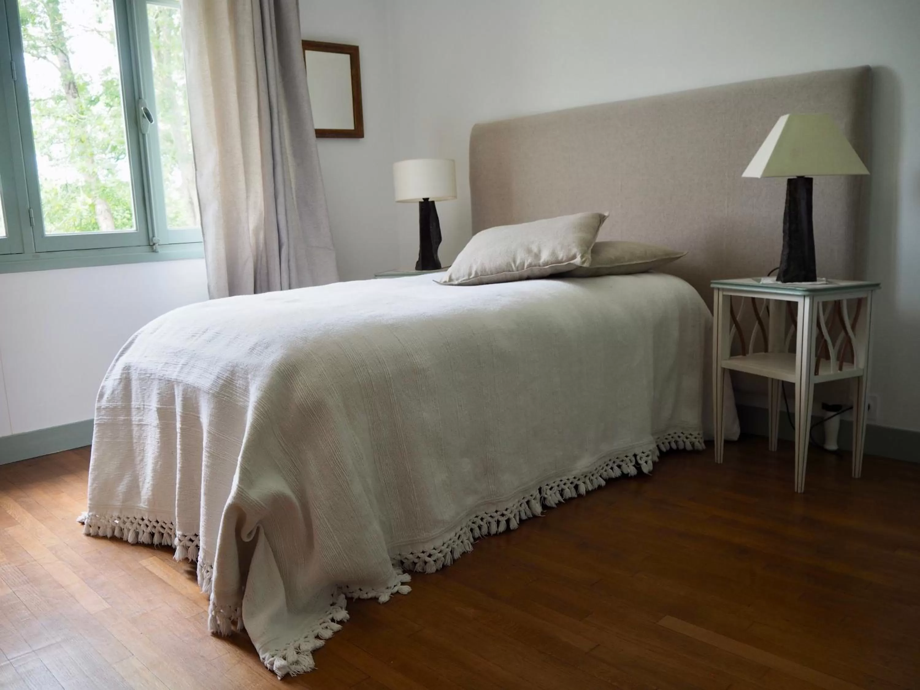 Bedroom, Bed in Cour Tholmer