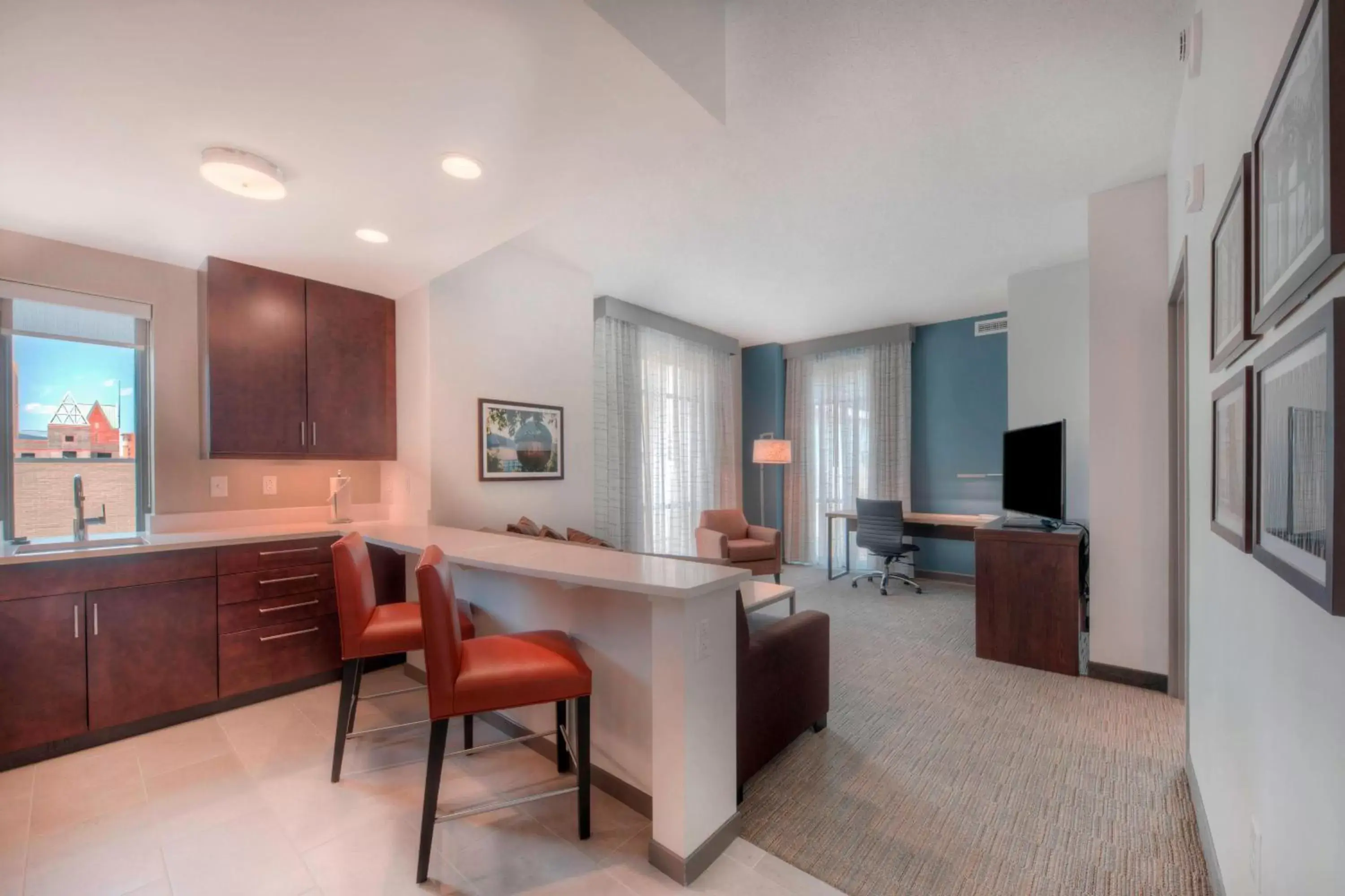 Bedroom, TV/Entertainment Center in Residence Inn by Marriott Raleigh Downtown