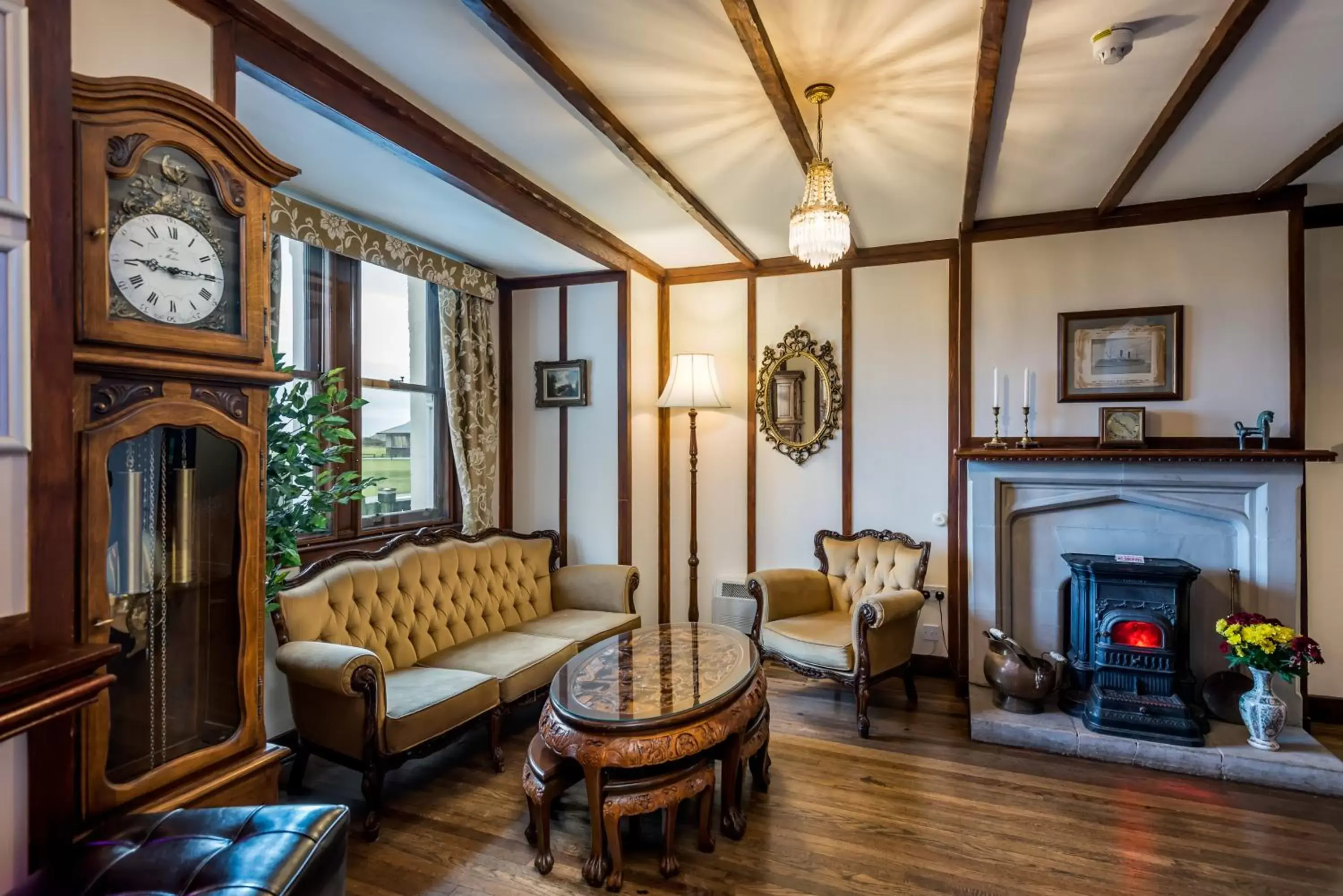 Seating Area in Grey Harlings Hotel