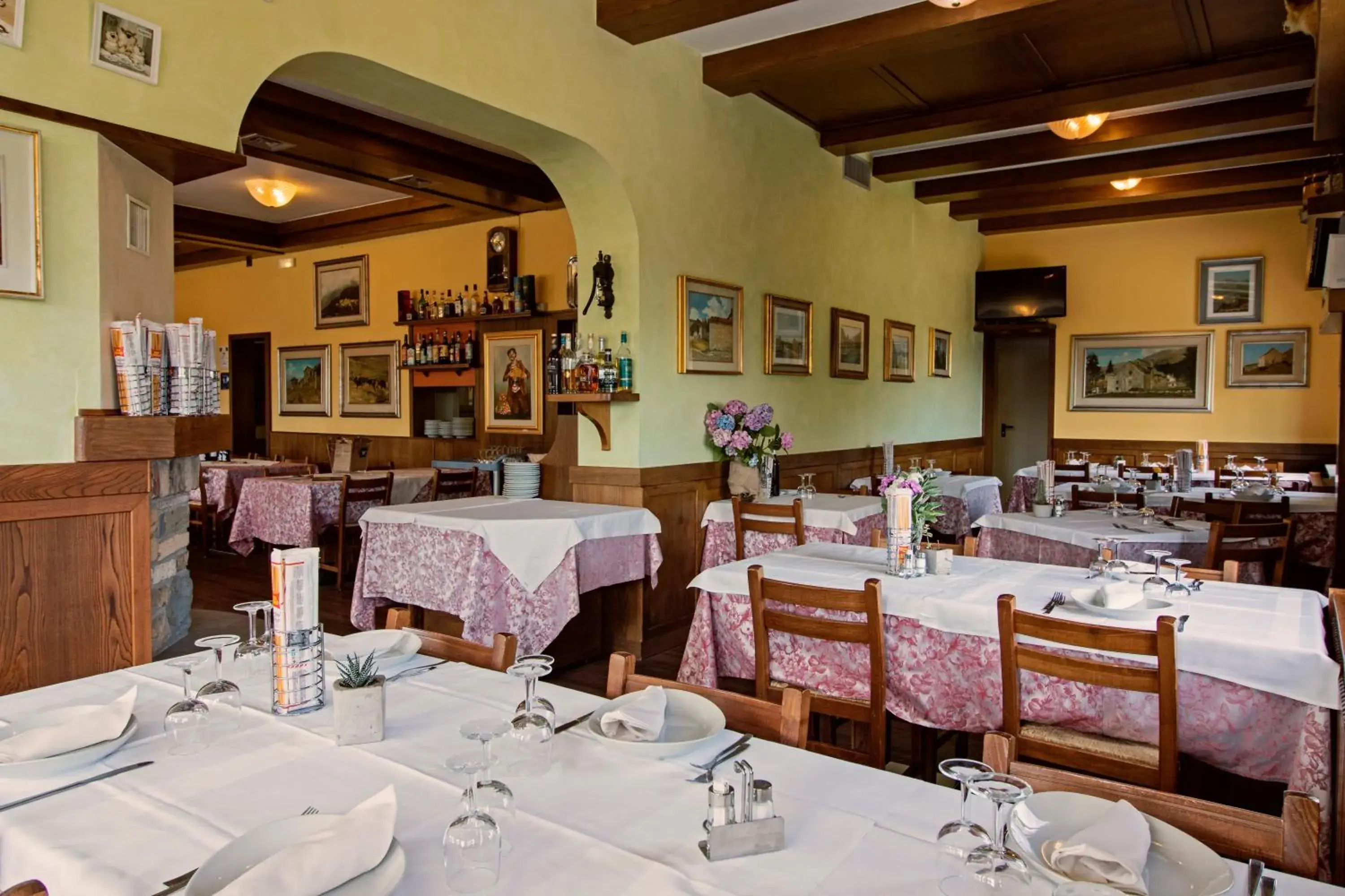 Restaurant/Places to Eat in Albergo Moderno & Spa