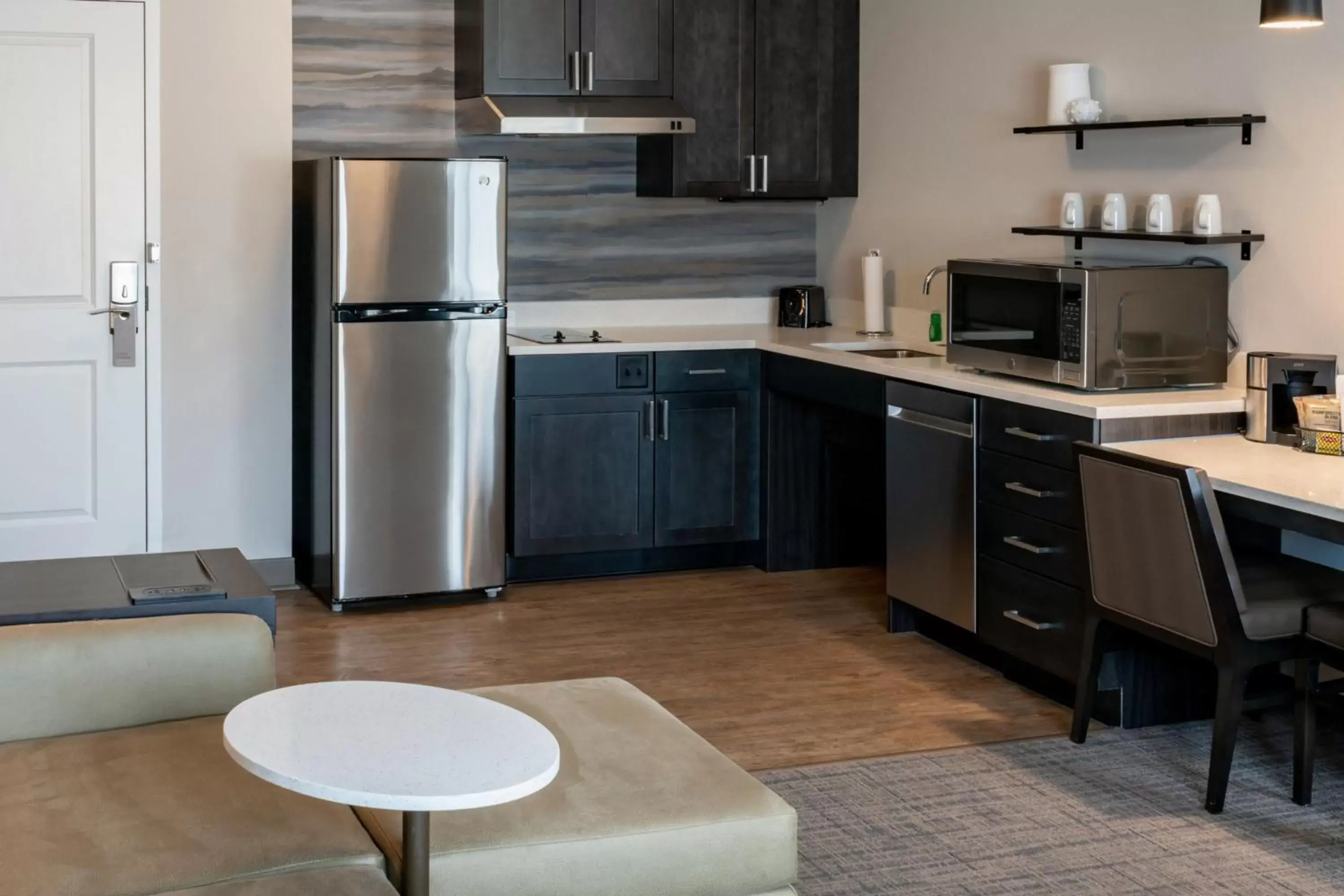 Bedroom, Kitchen/Kitchenette in Residence Inn by Marriott Wilkes-Barre Arena