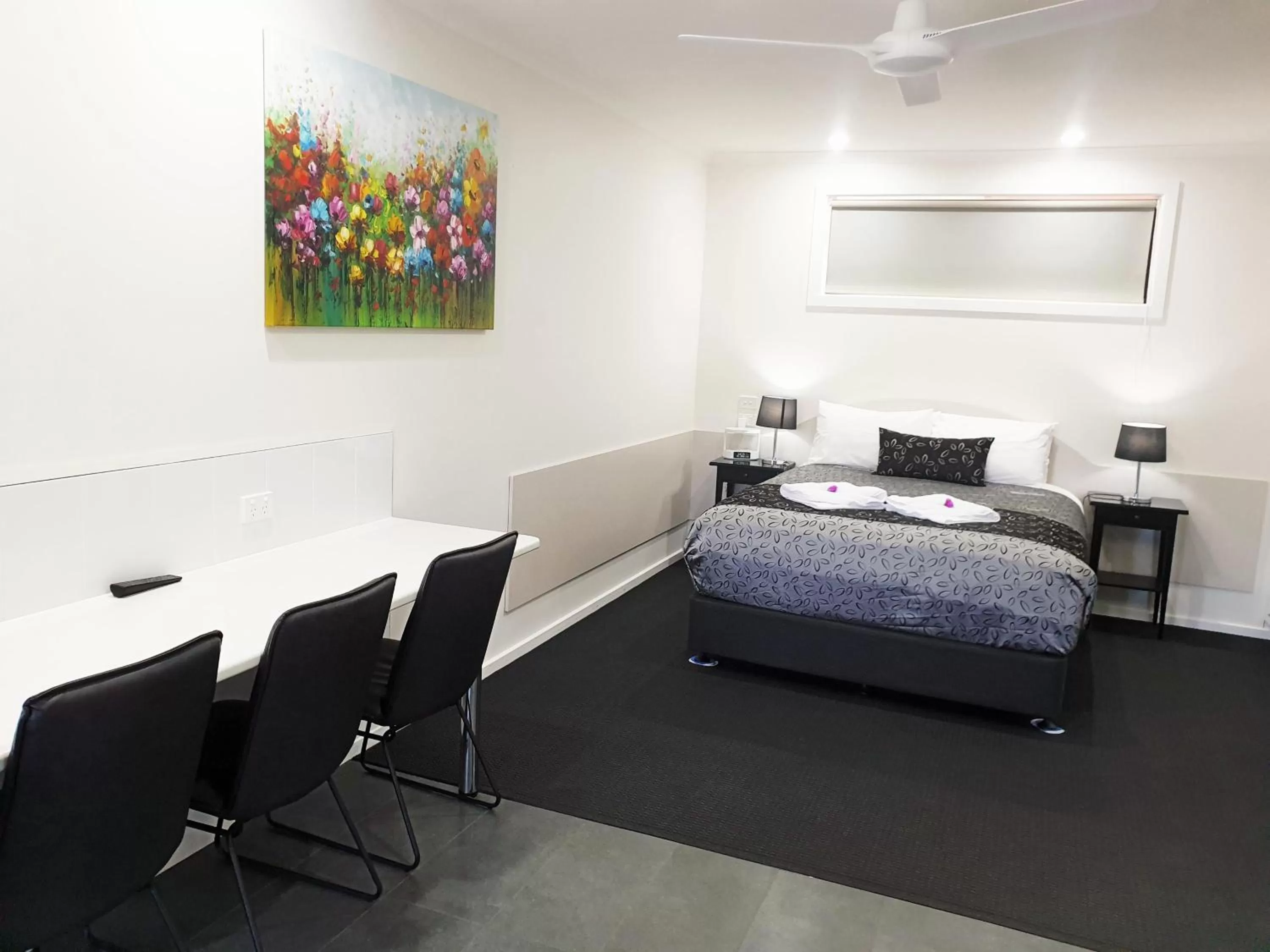 Bed in Comfort Inn May Park