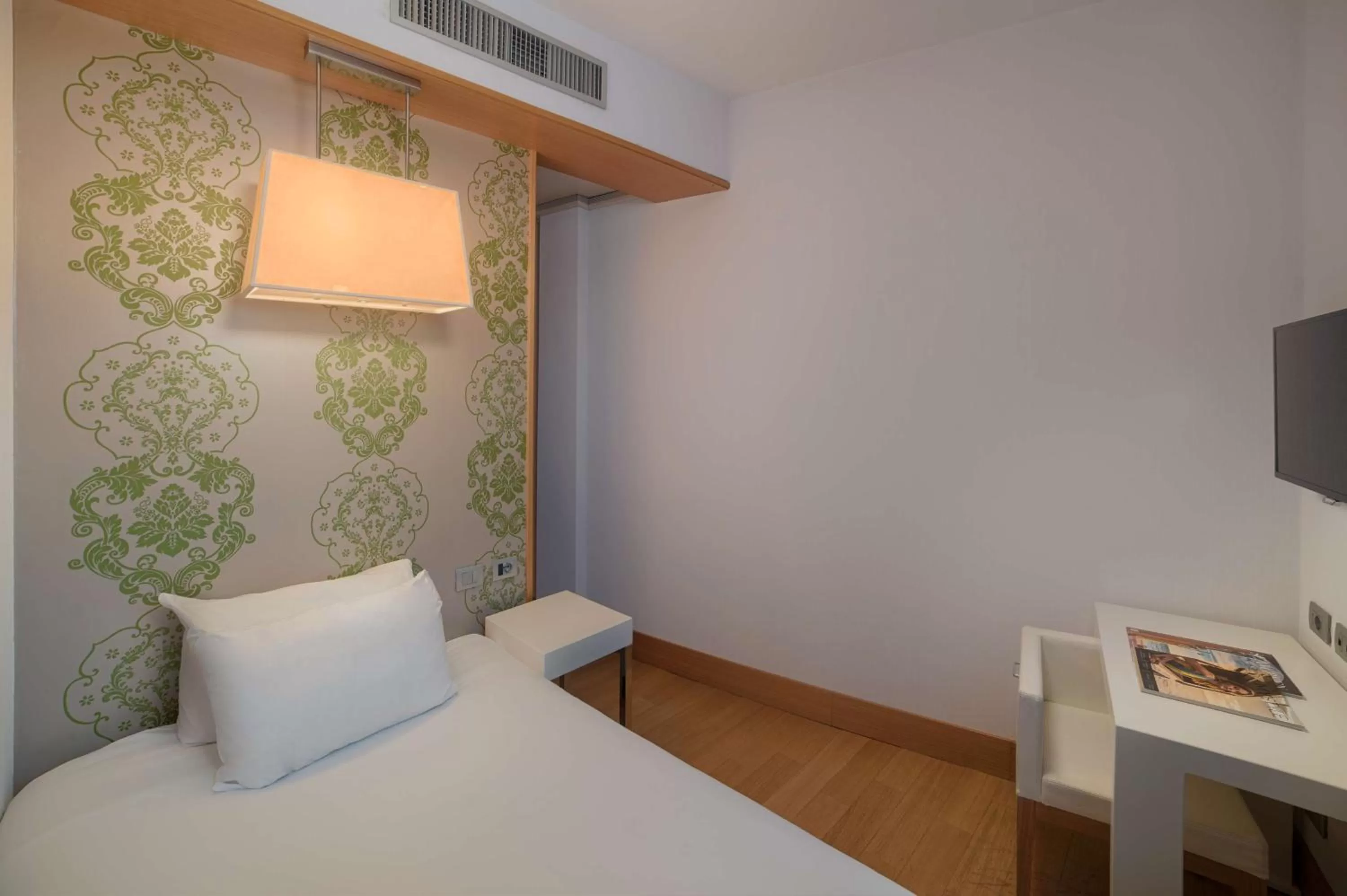 Standard Single Room in NH Genova Centro