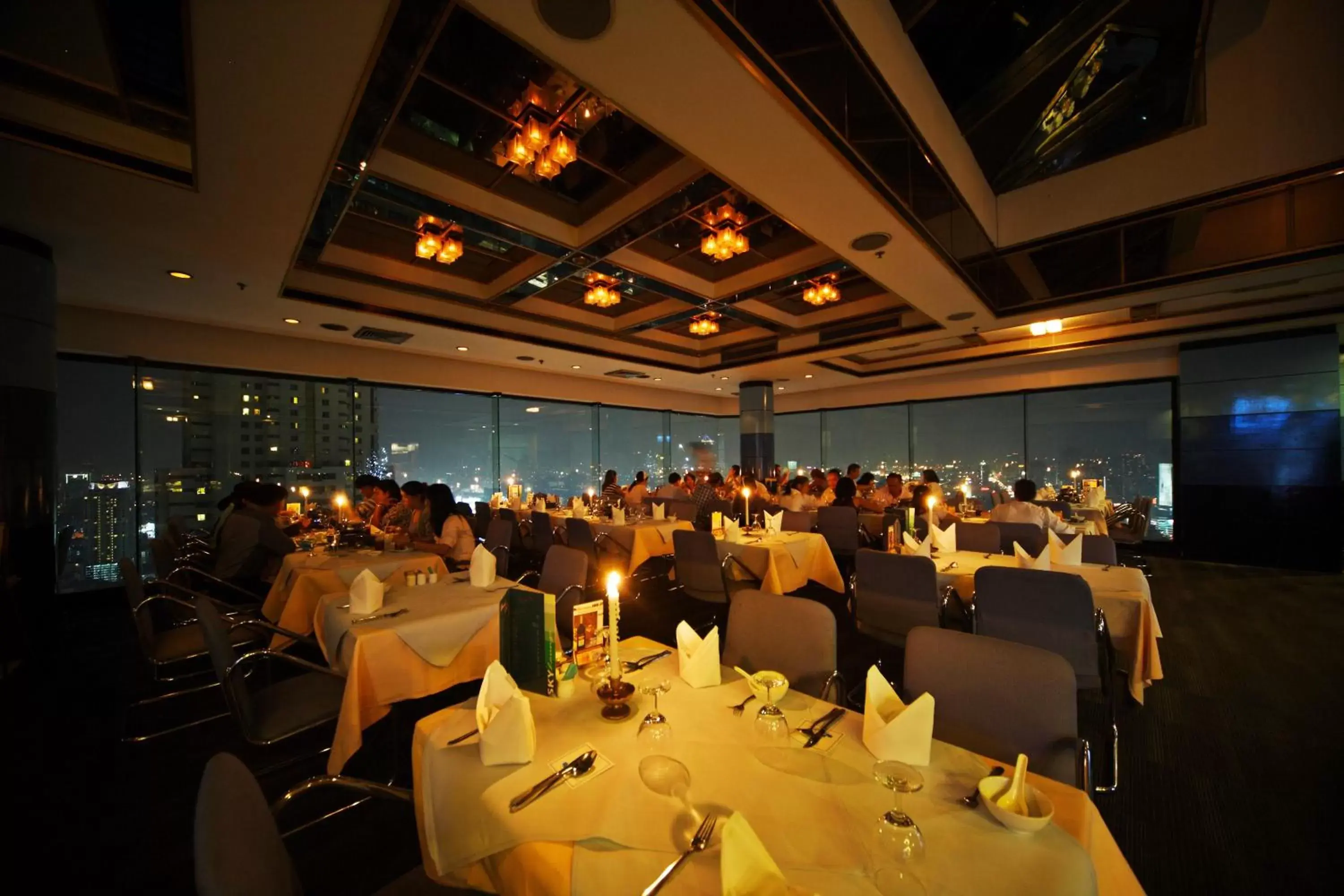 Restaurant/Places to Eat in Baiyoke Suite Hotel