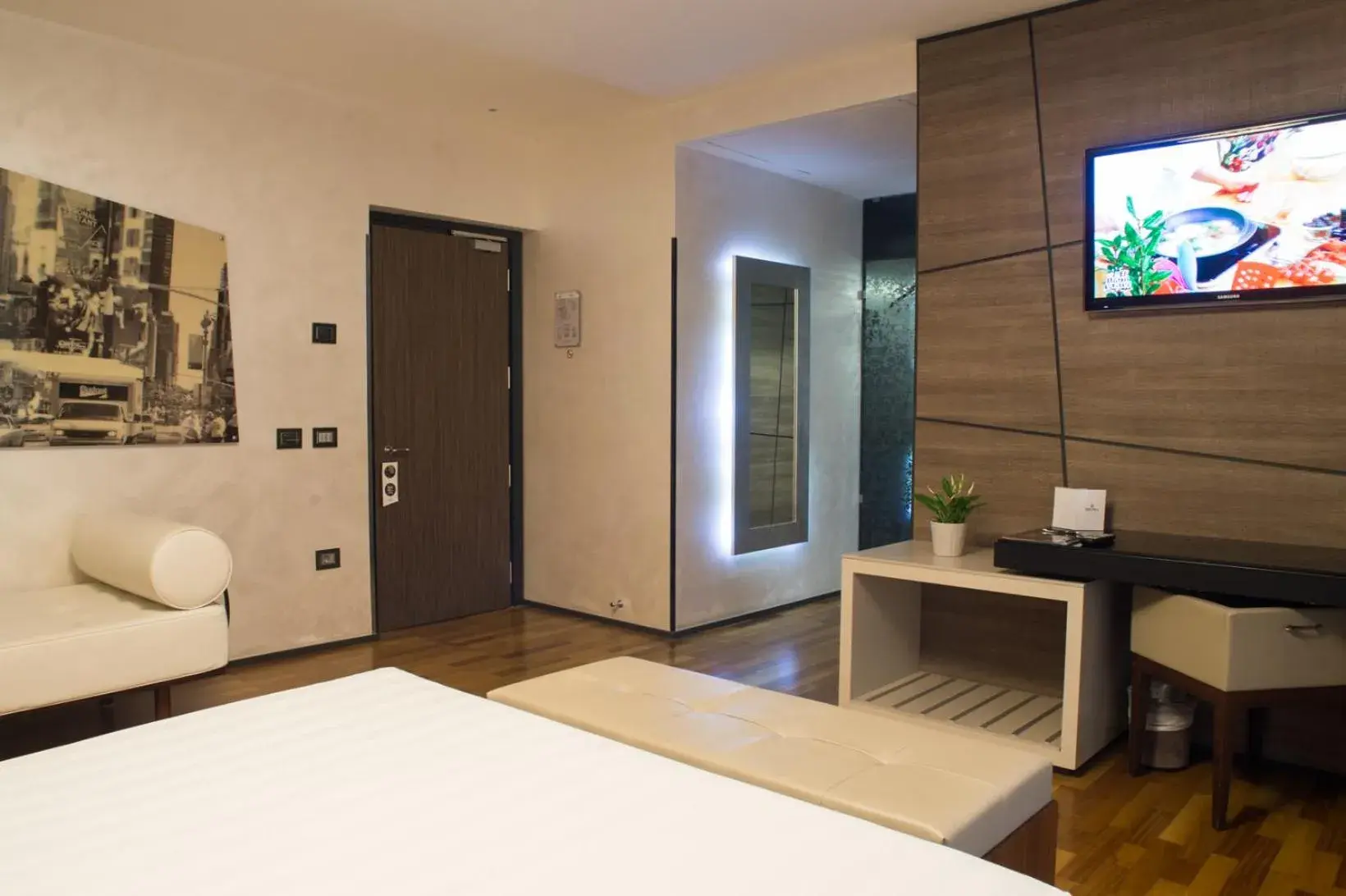 Photo of the whole room, Bathroom in Diva Luxury Hotel