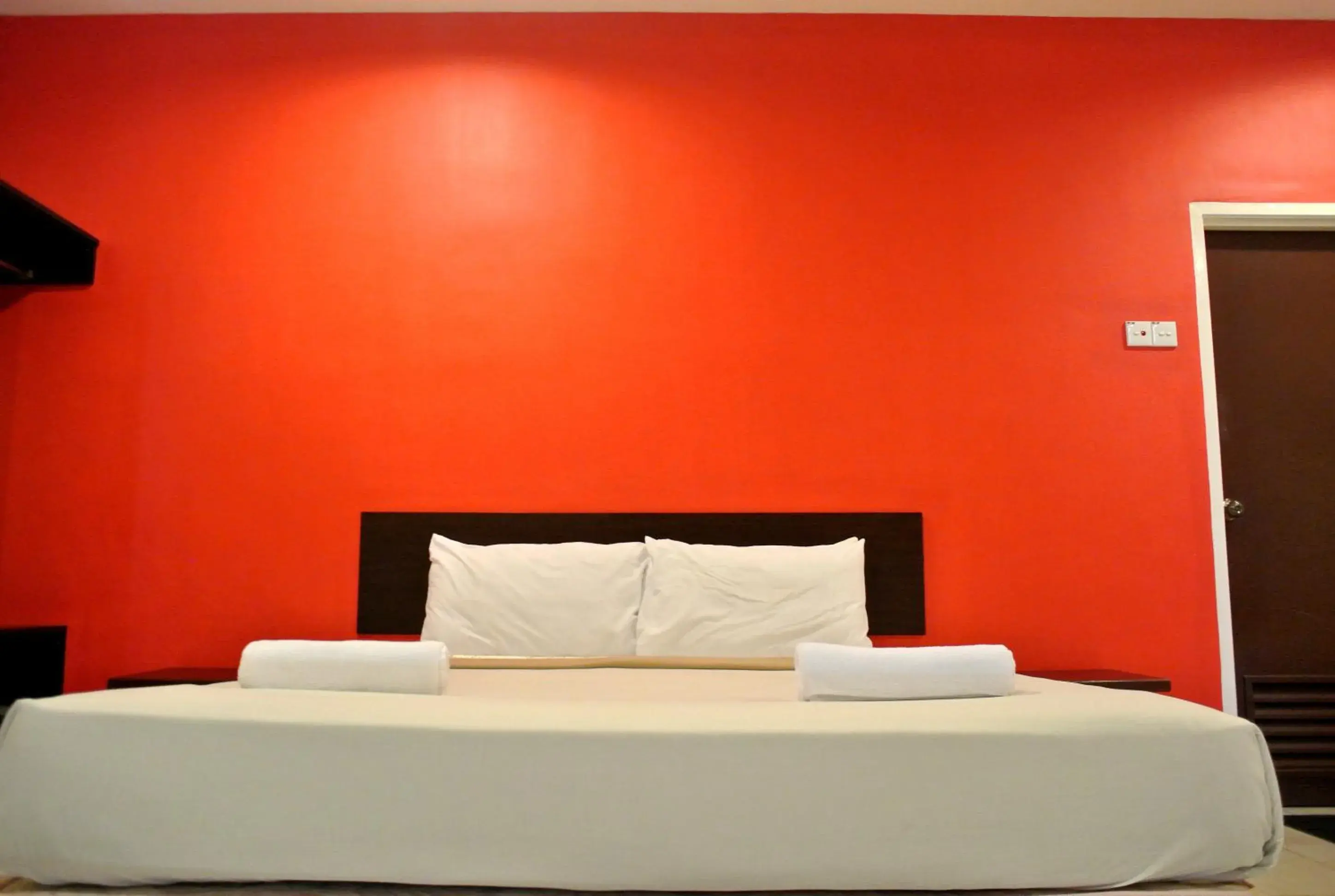 Bed in Wau Hotel & Cafe