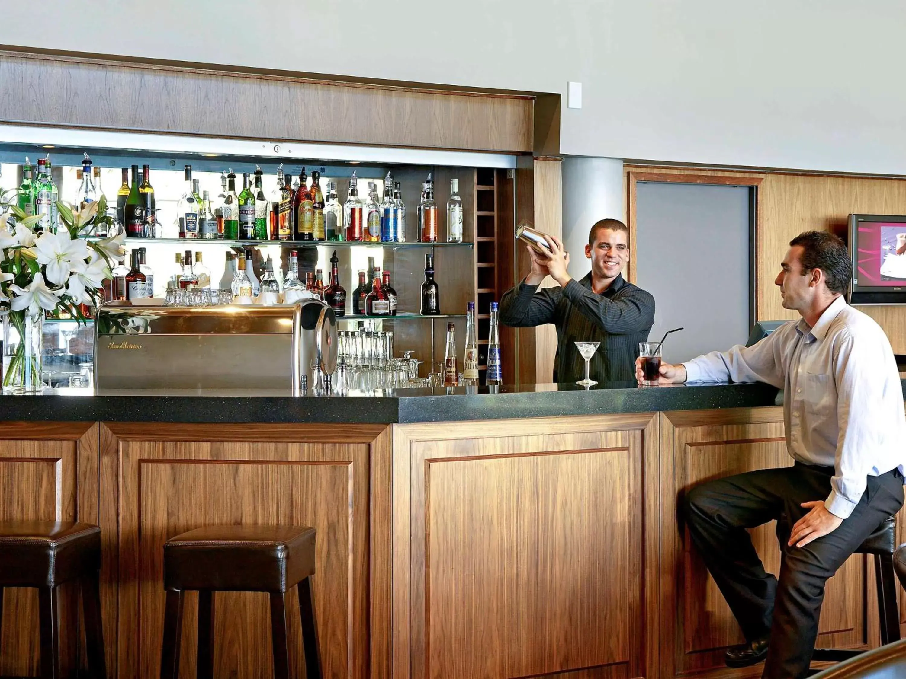Lounge or bar, Lounge/Bar in Mercure Queenstown Resort