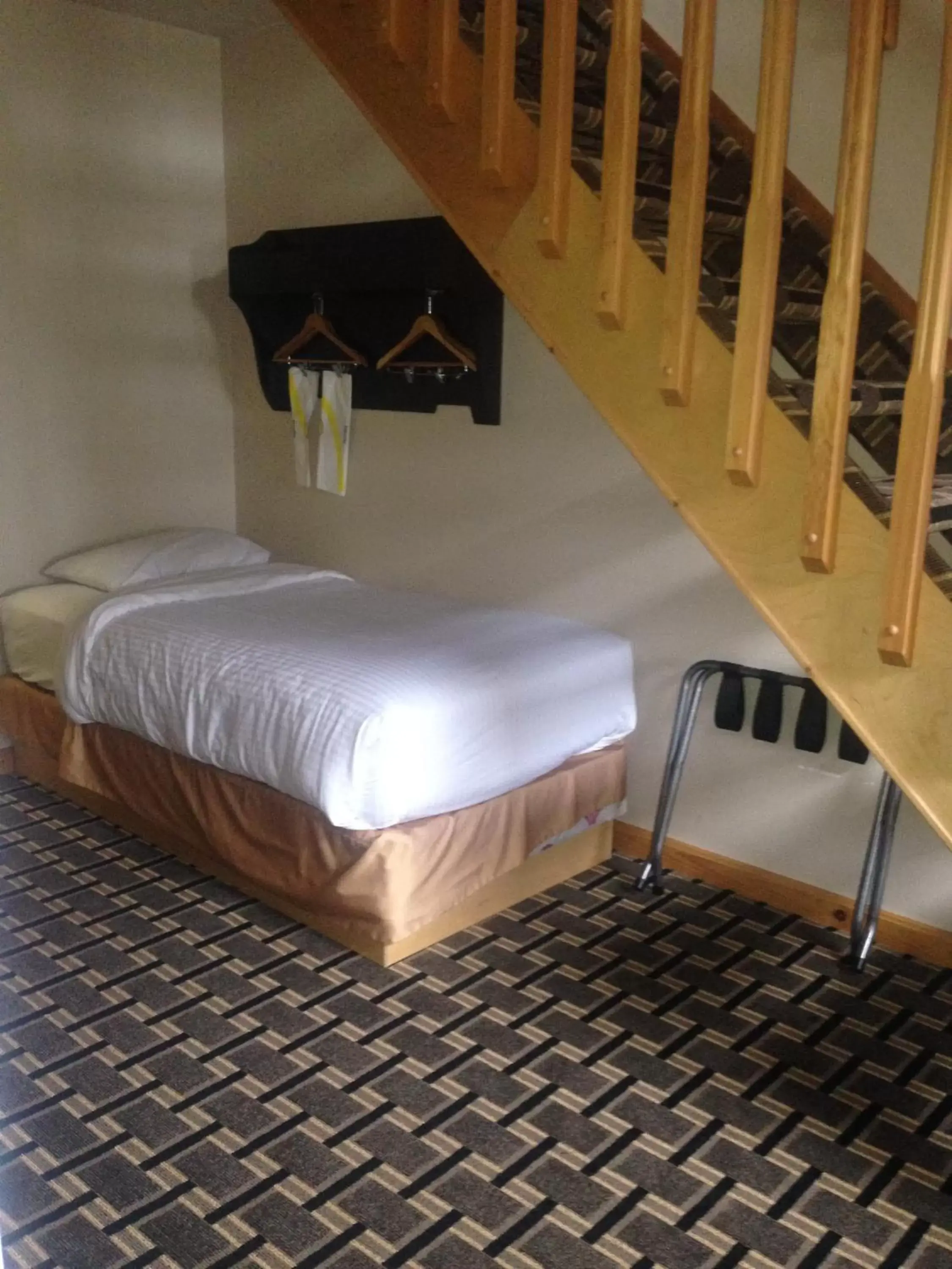 Queen Suite with Three Queen Beds - Non-Smoking in Super 8 by Wyndham Valemount