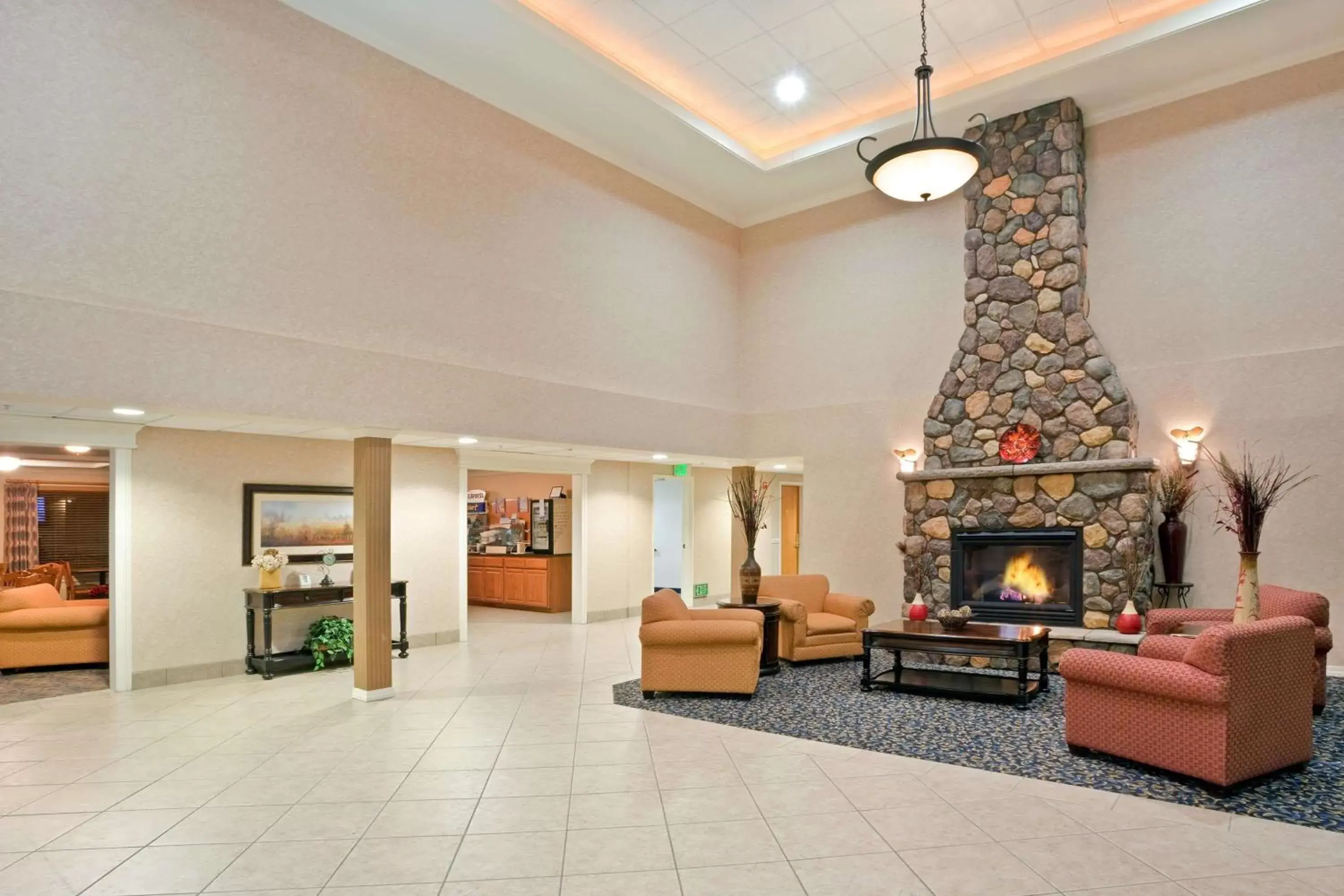 Lobby or reception, Seating Area in Ramada by Wyndham Yakima