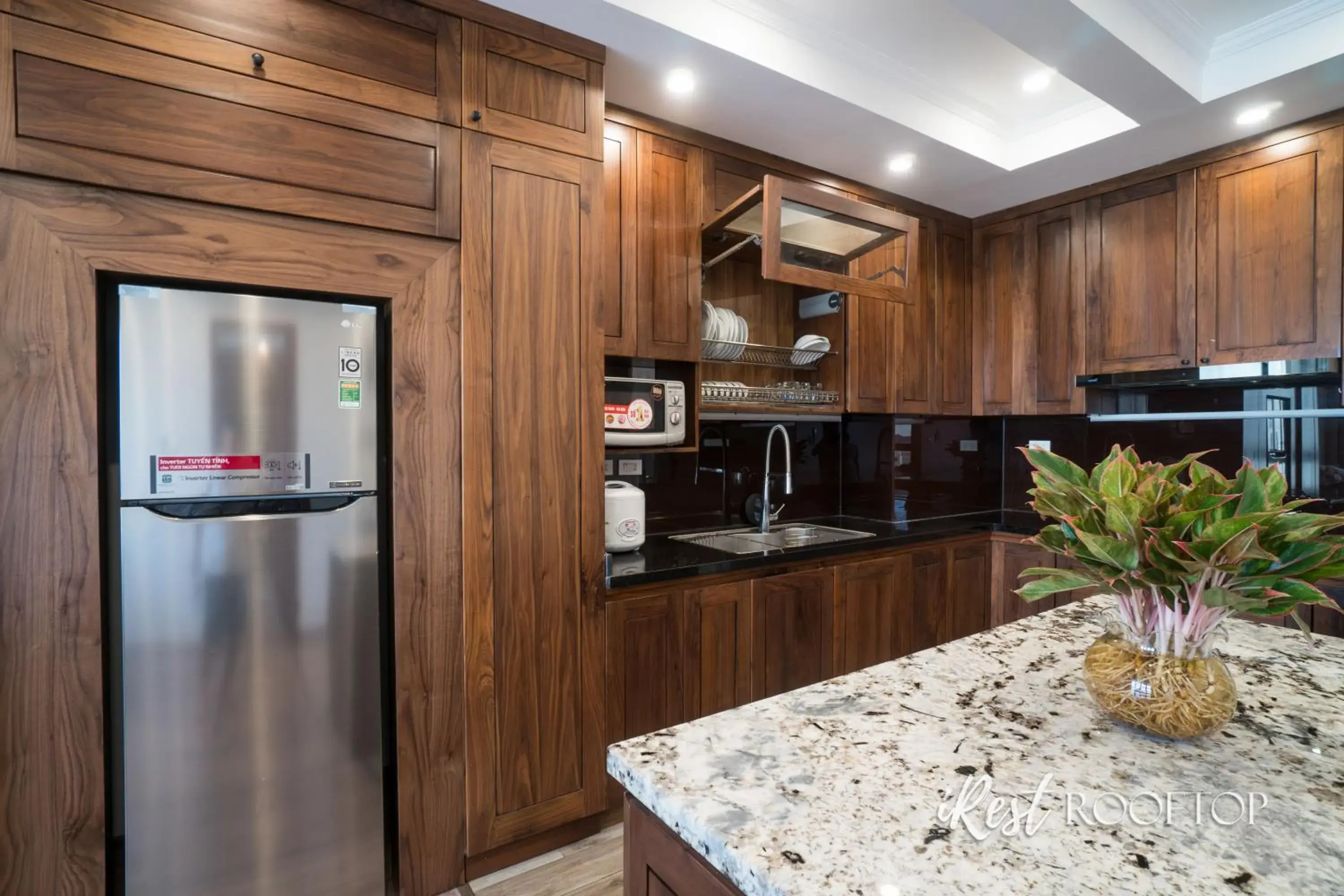 Kitchen/Kitchenette in Irest Apartment