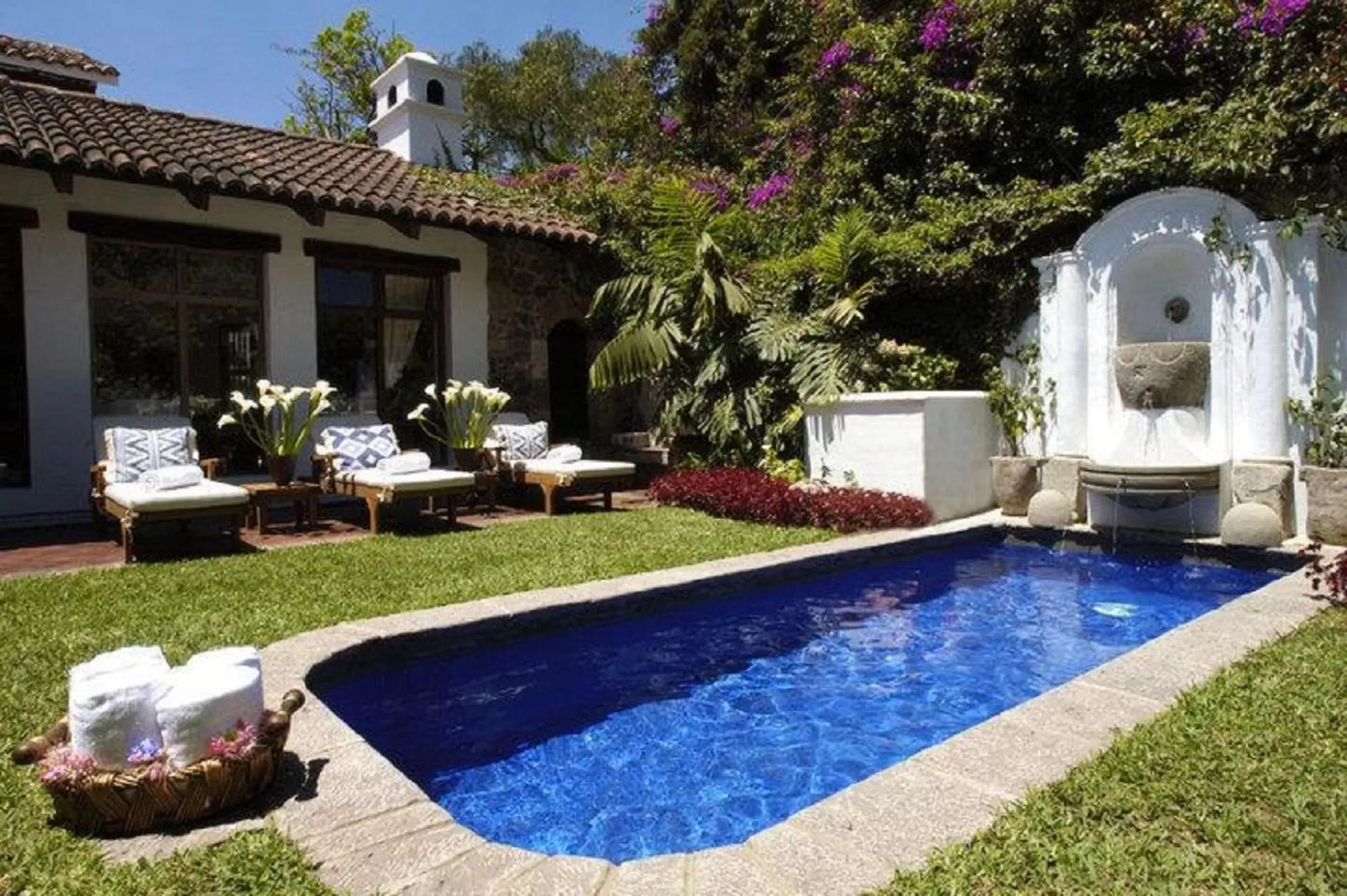 Swimming pool, Property Building in Casa Encantada