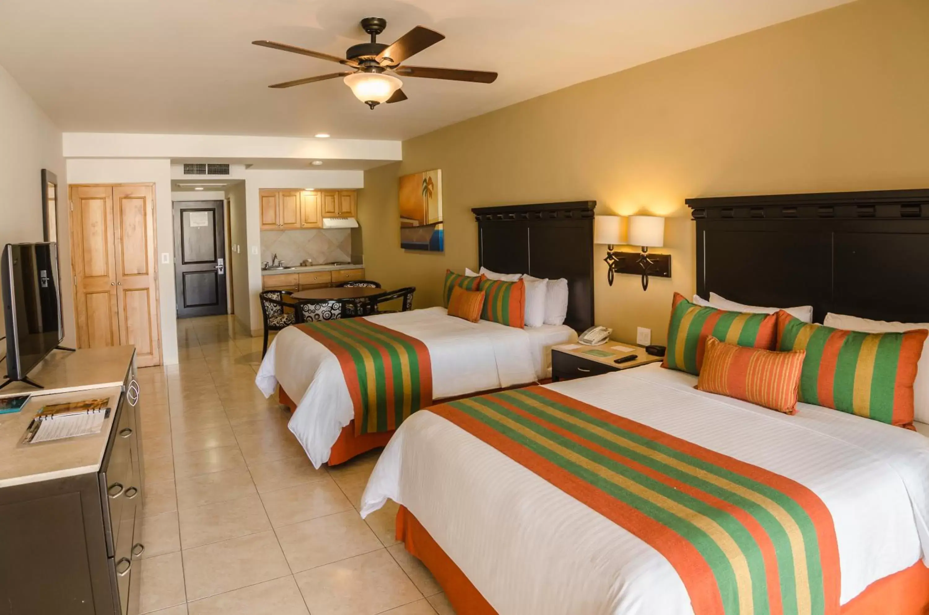 Bed in Hotel Tesoro Los Cabos Bed in Hotel Tesoro Los Cabos