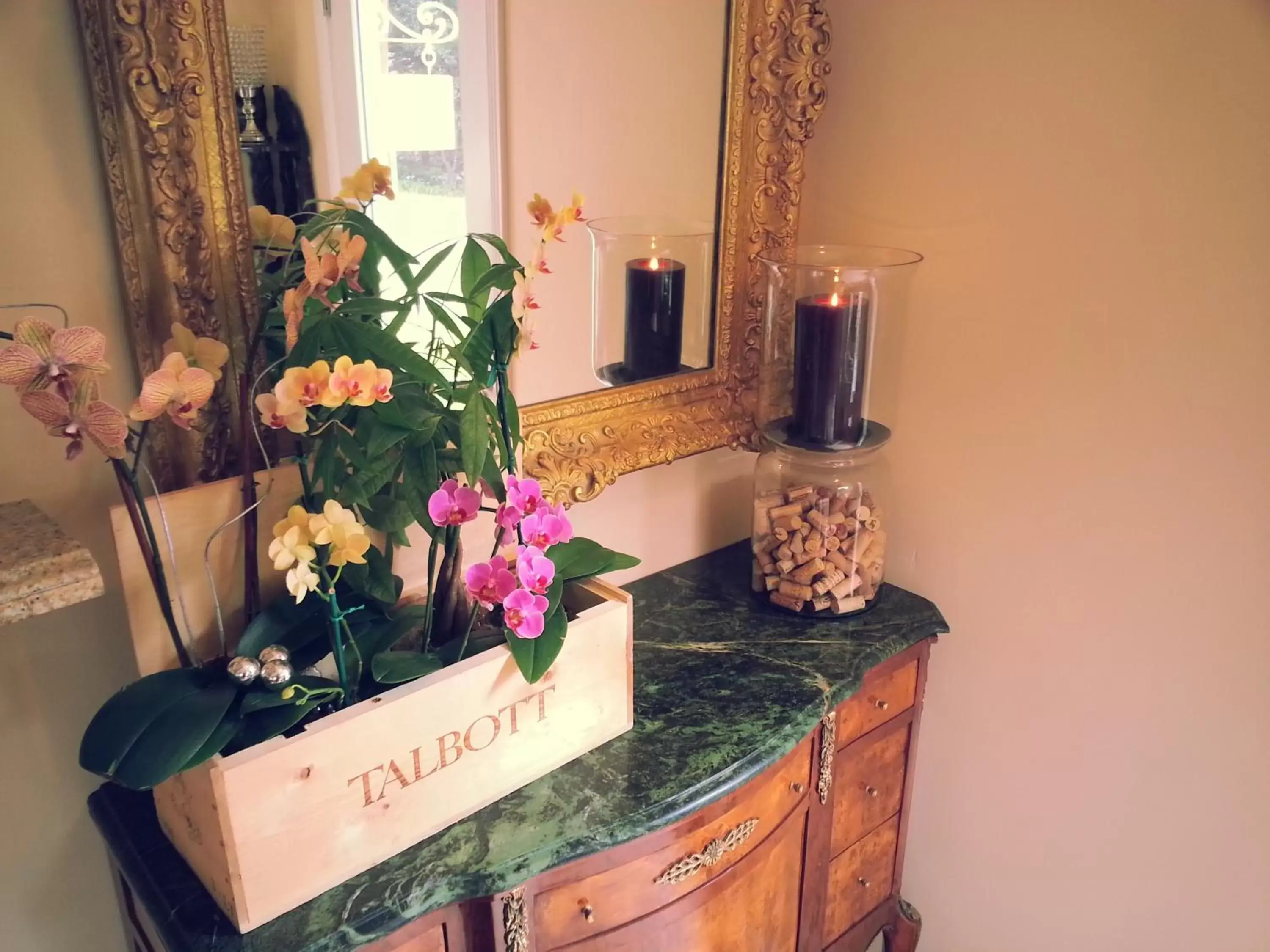 Decorative detail, Lobby/Reception in The Vendange Carmel Inn & Suites