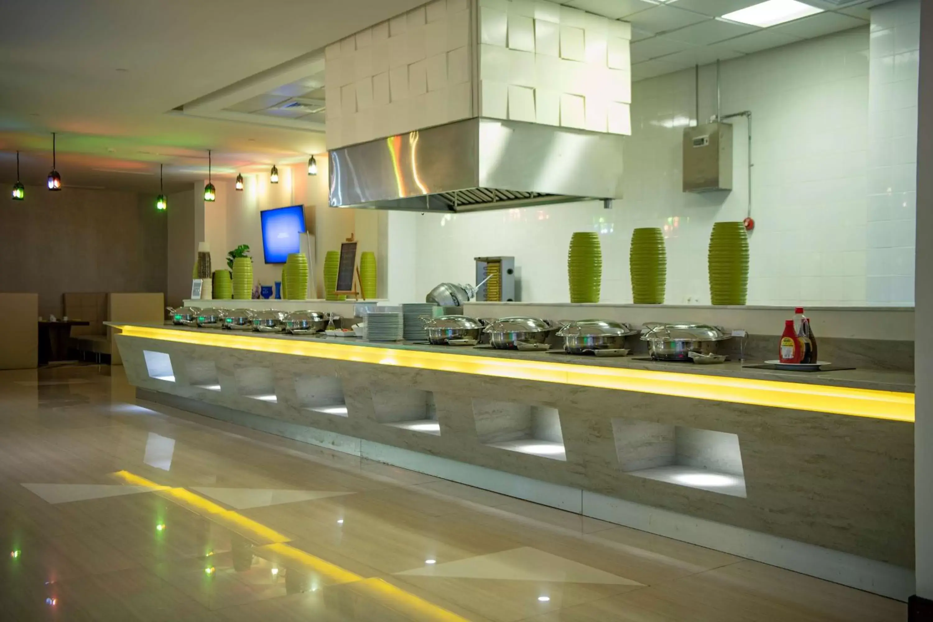 Restaurant/places to eat, Kitchen/Kitchenette in Radisson Blu Resort Jizan