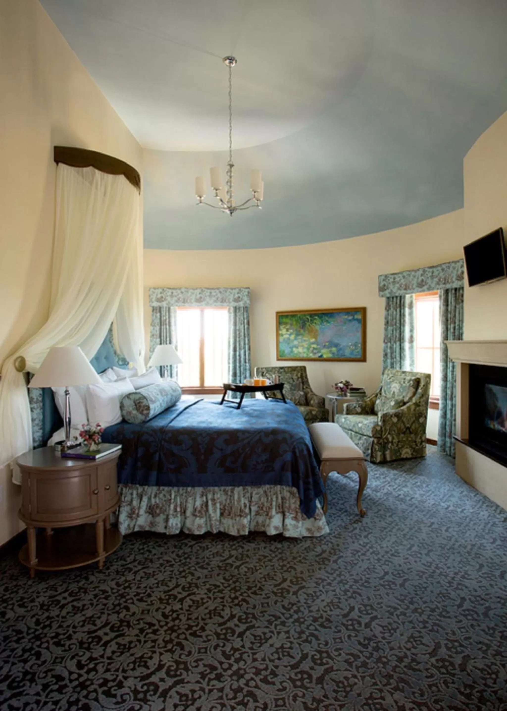 Bedroom, Bed in Mirbeau Inn & Spa - Plymouth