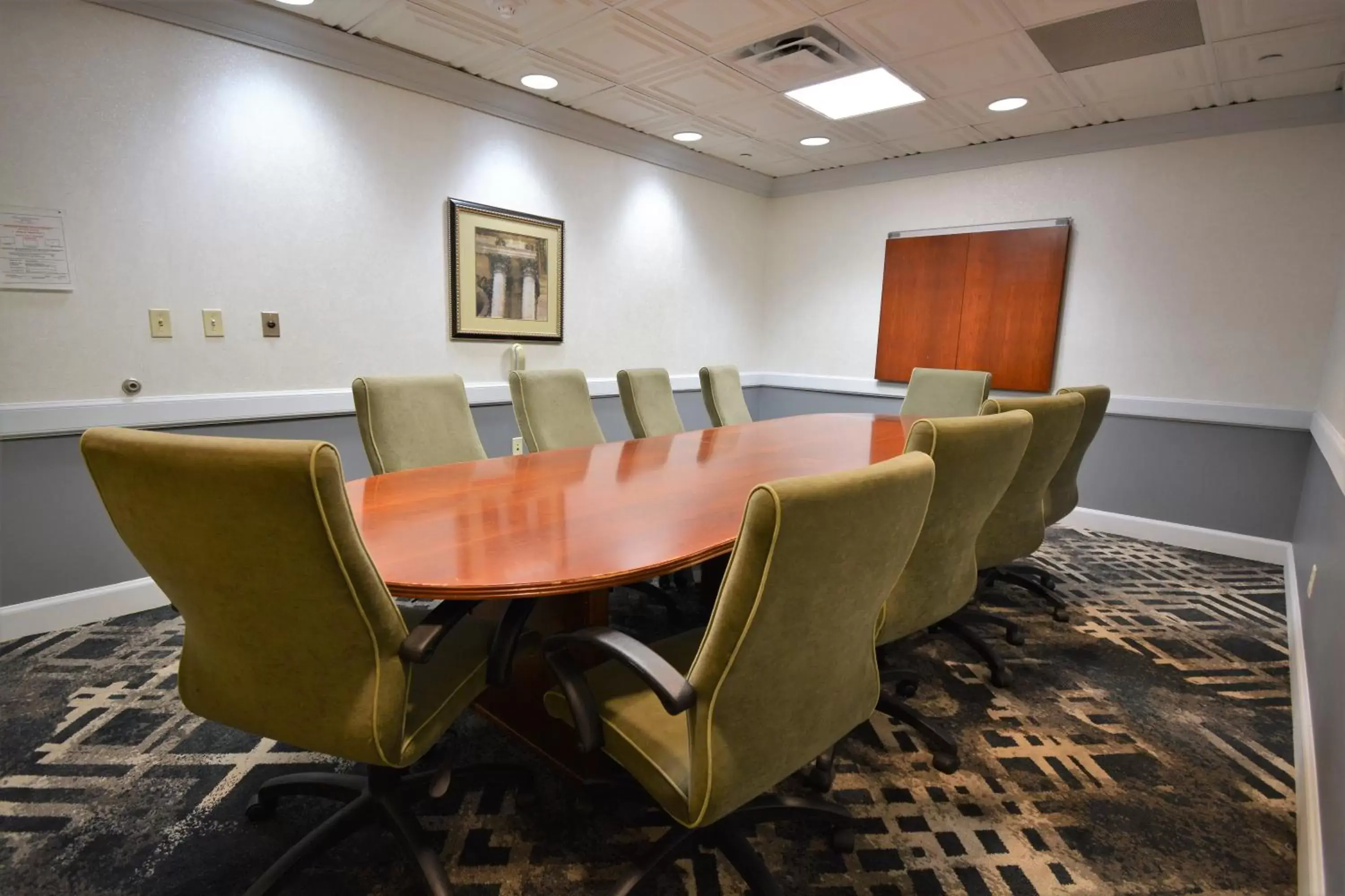 Meeting/conference room in Holiday Inn Hazlet, an IHG Hotel
