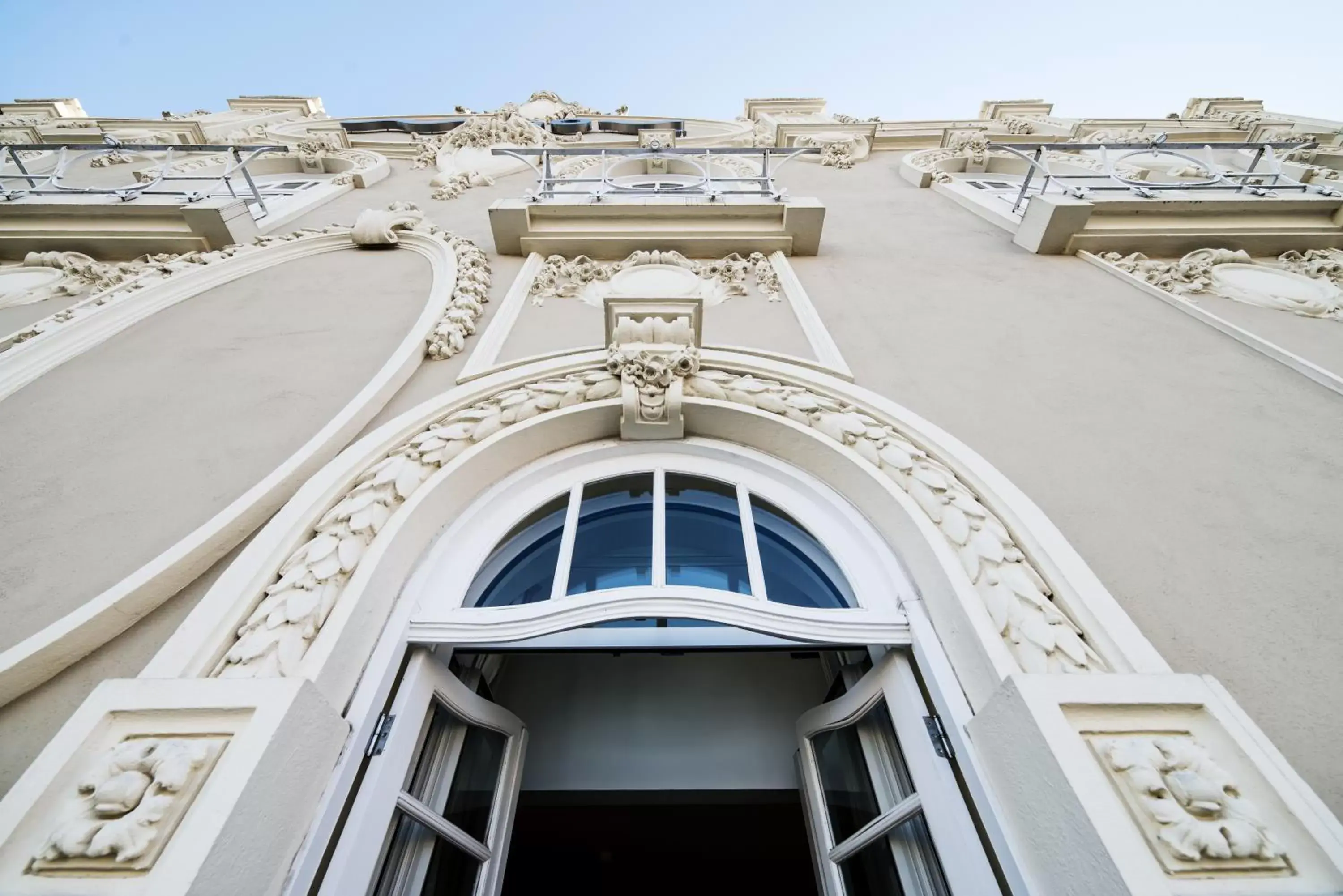 Facade/entrance, Balcony/Terrace in Moov Hotel Porto Centro