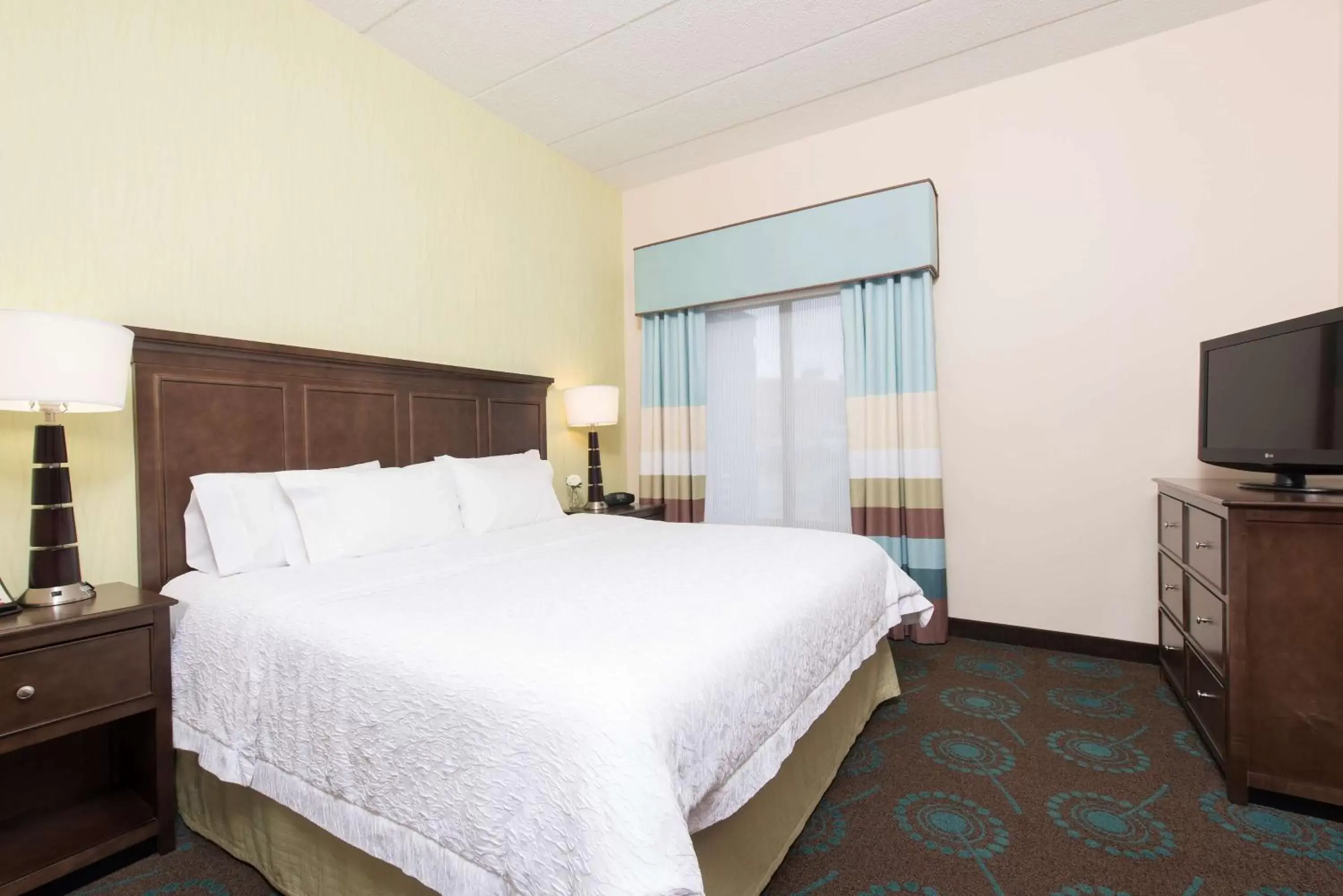 Bed in Hampton Inn & Suites Kokomo