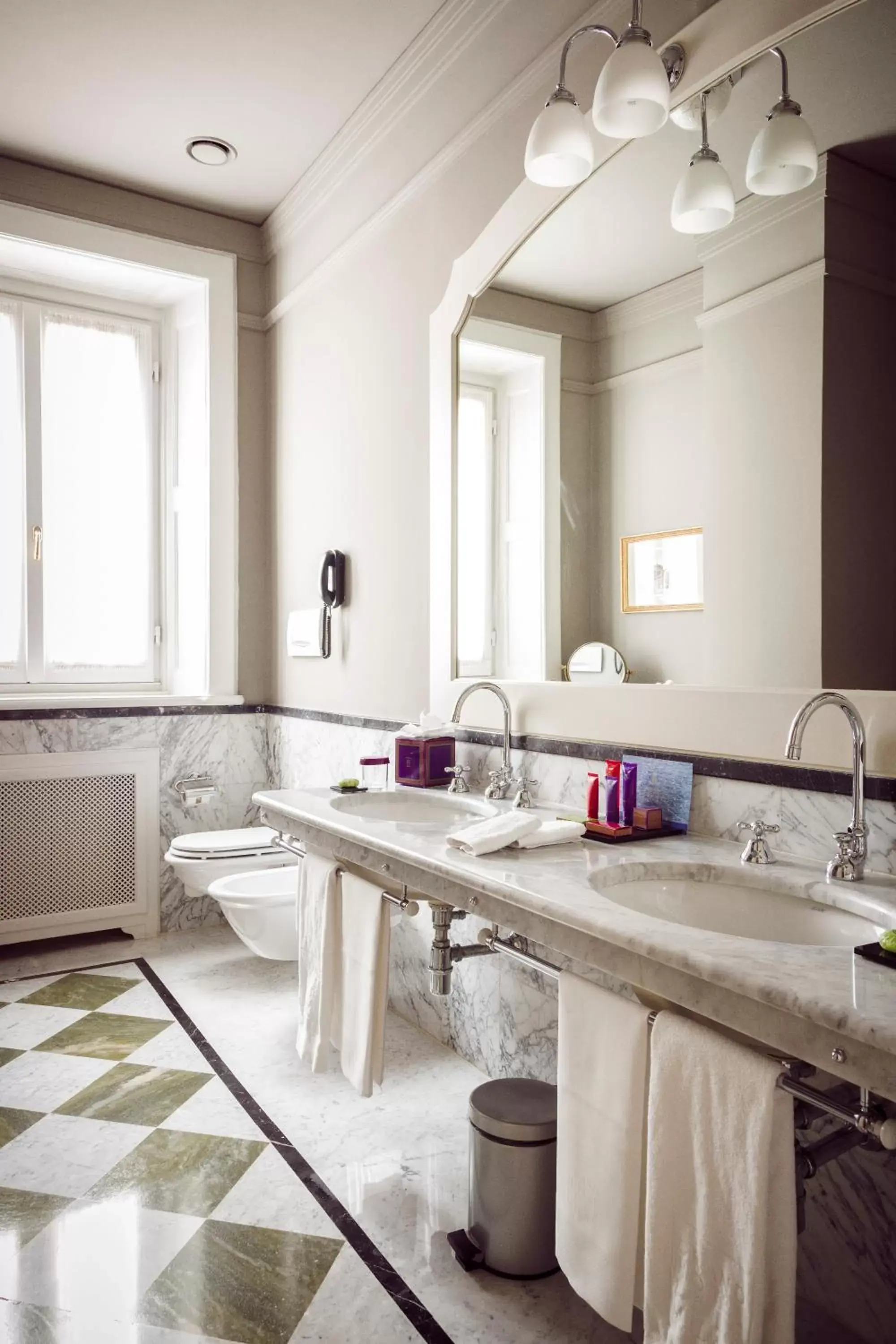 Seating area, Bathroom in Grand Hotel et de Milan - The Leading Hotels of the World