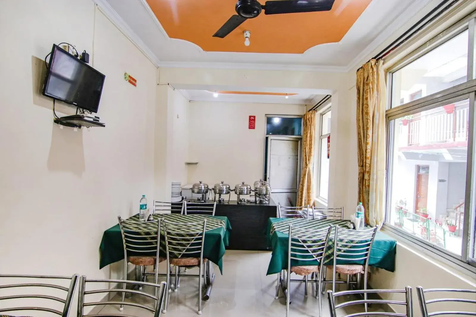 Restaurant/Places to Eat in OYO 4205 Hotel Anuj Regency