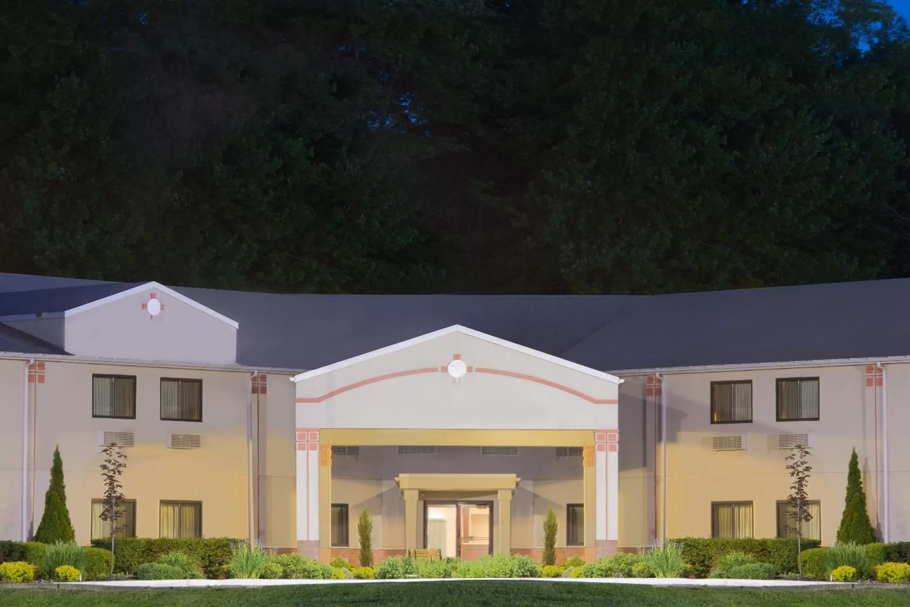 Facade/entrance, Property Building in Super 8 by Wyndham Grove City