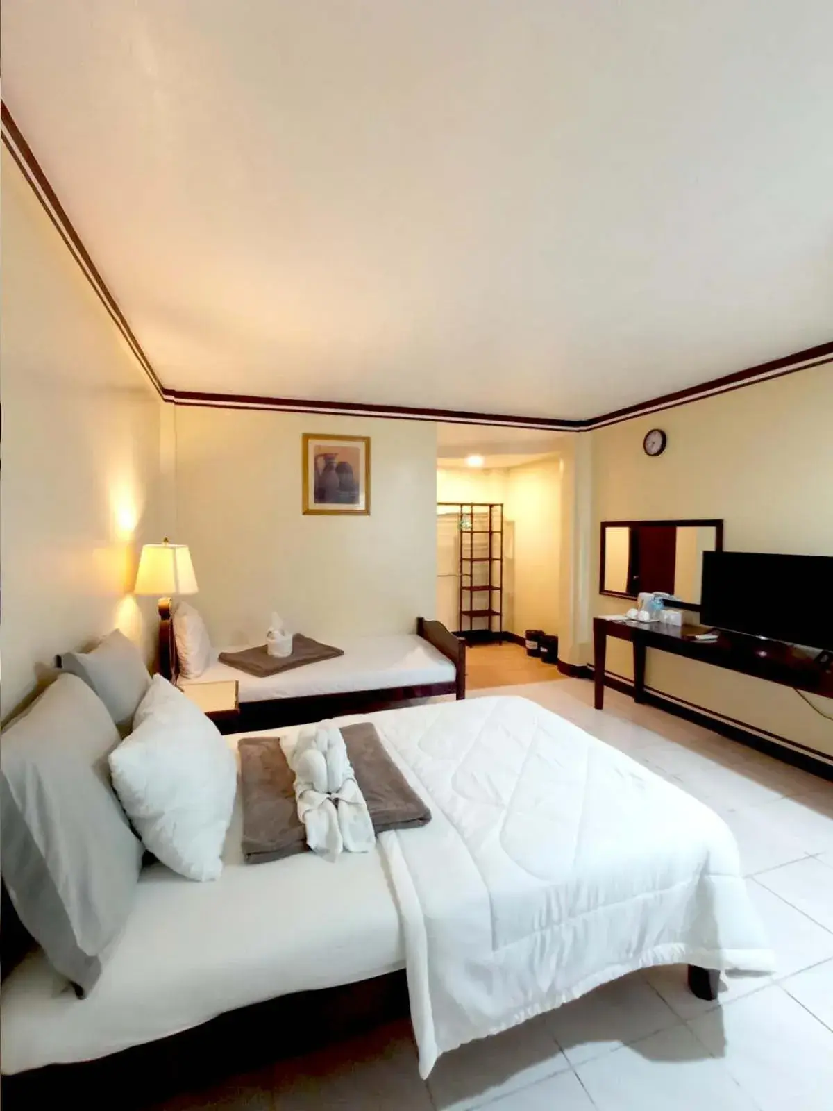 TV and multimedia, Bed in B&J Guesthouse Tagbilaran