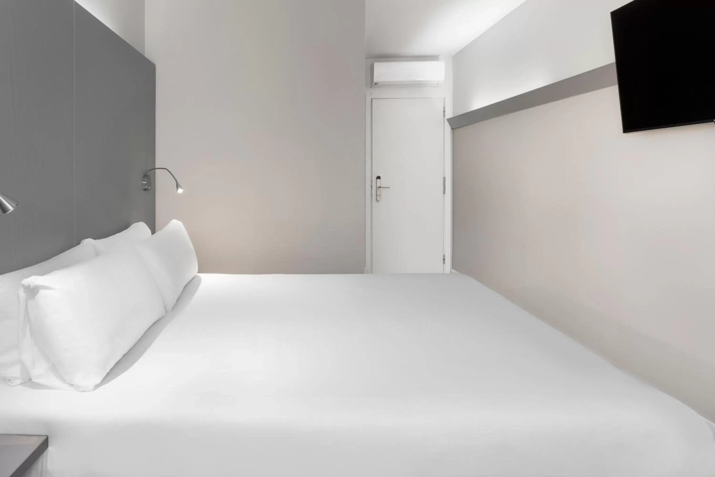 Bed in B&B HOTEL Barcelona Mollet