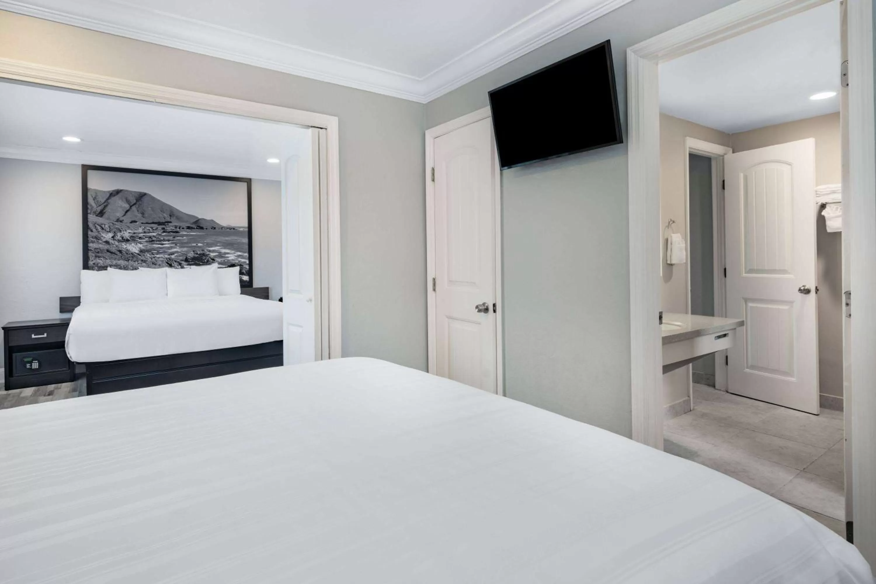 Bed in Aura Inn Monterey