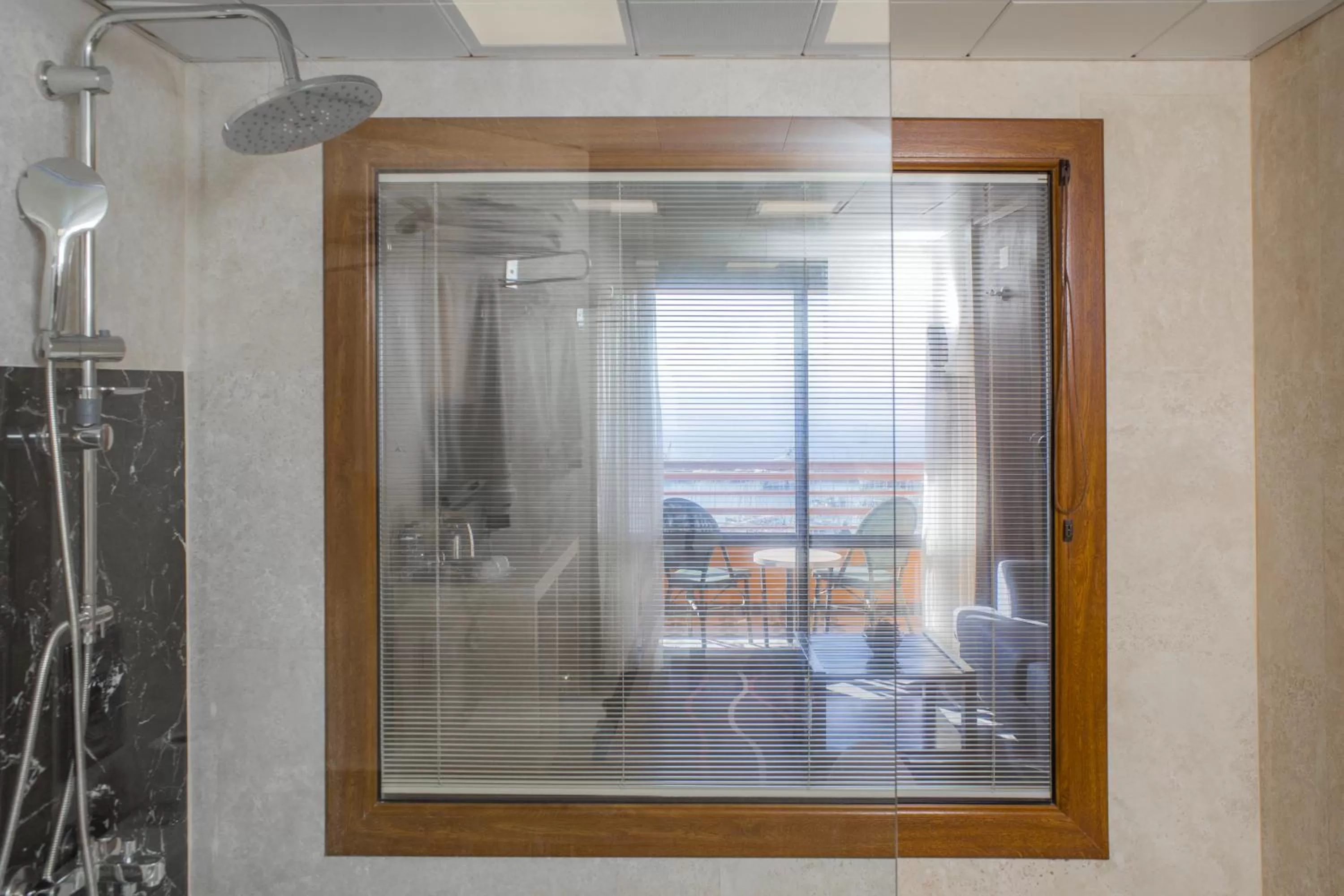 Shower in Suhan Seaport Hotel