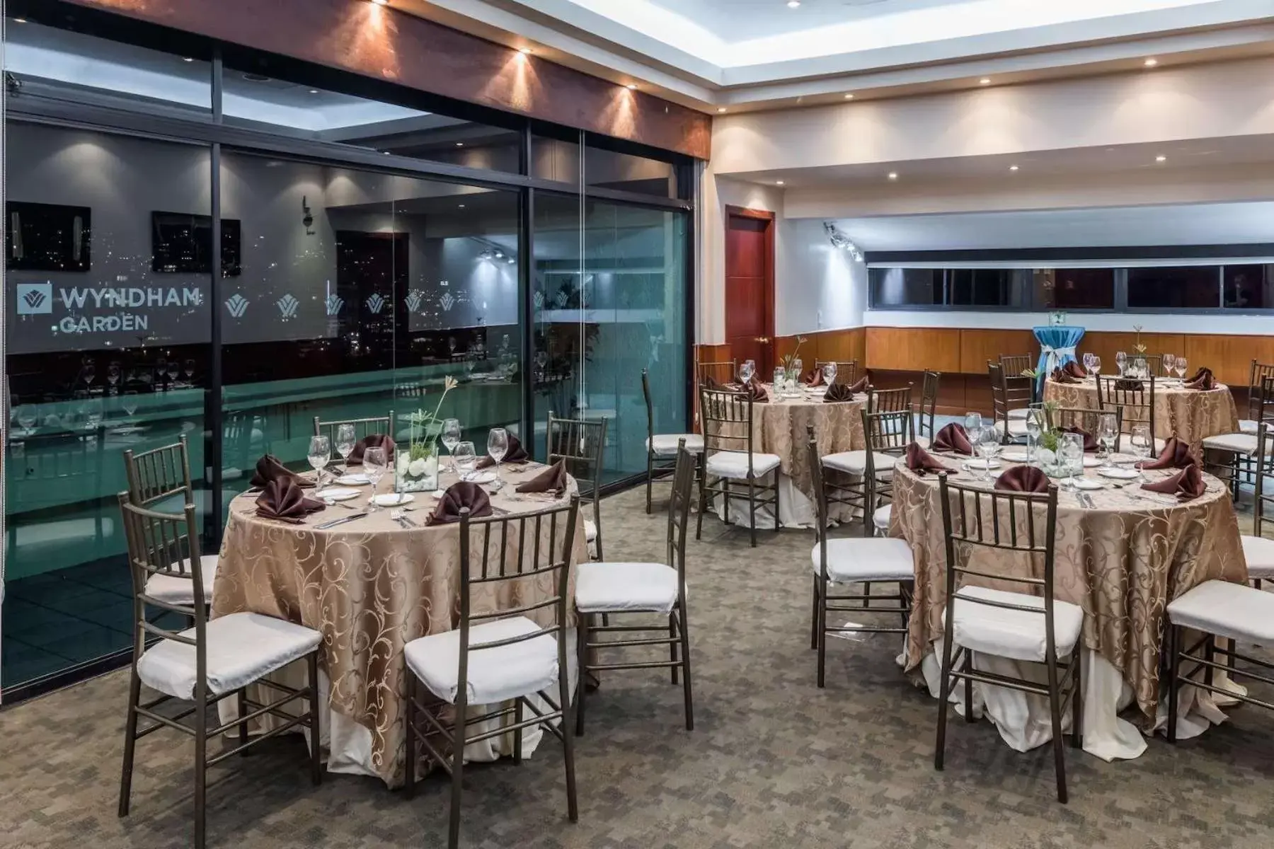 Meeting/conference room, Restaurant/Places to Eat in Wyndham Garden Quito