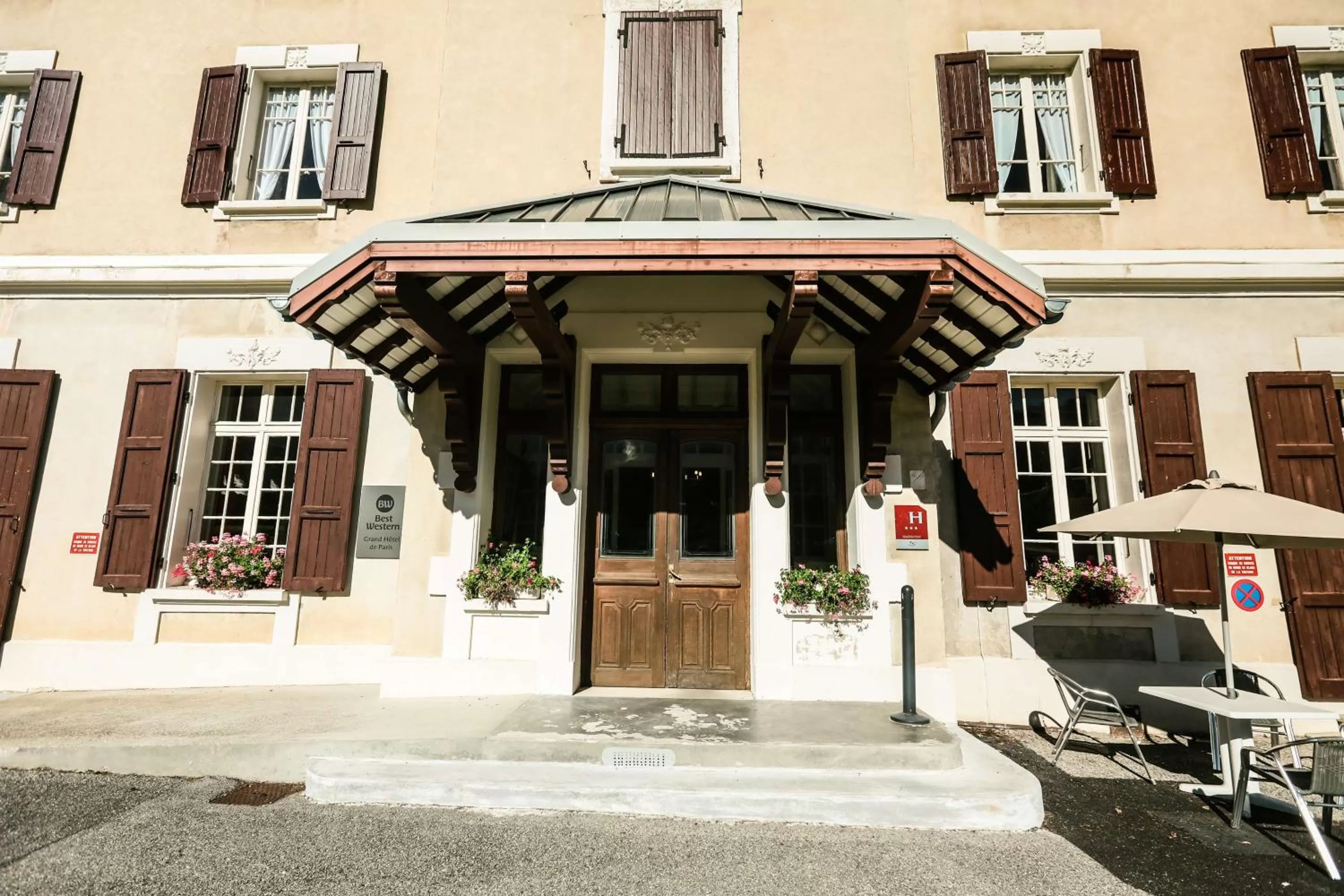 Property building in Best Western Grand Hotel de Paris & Spa