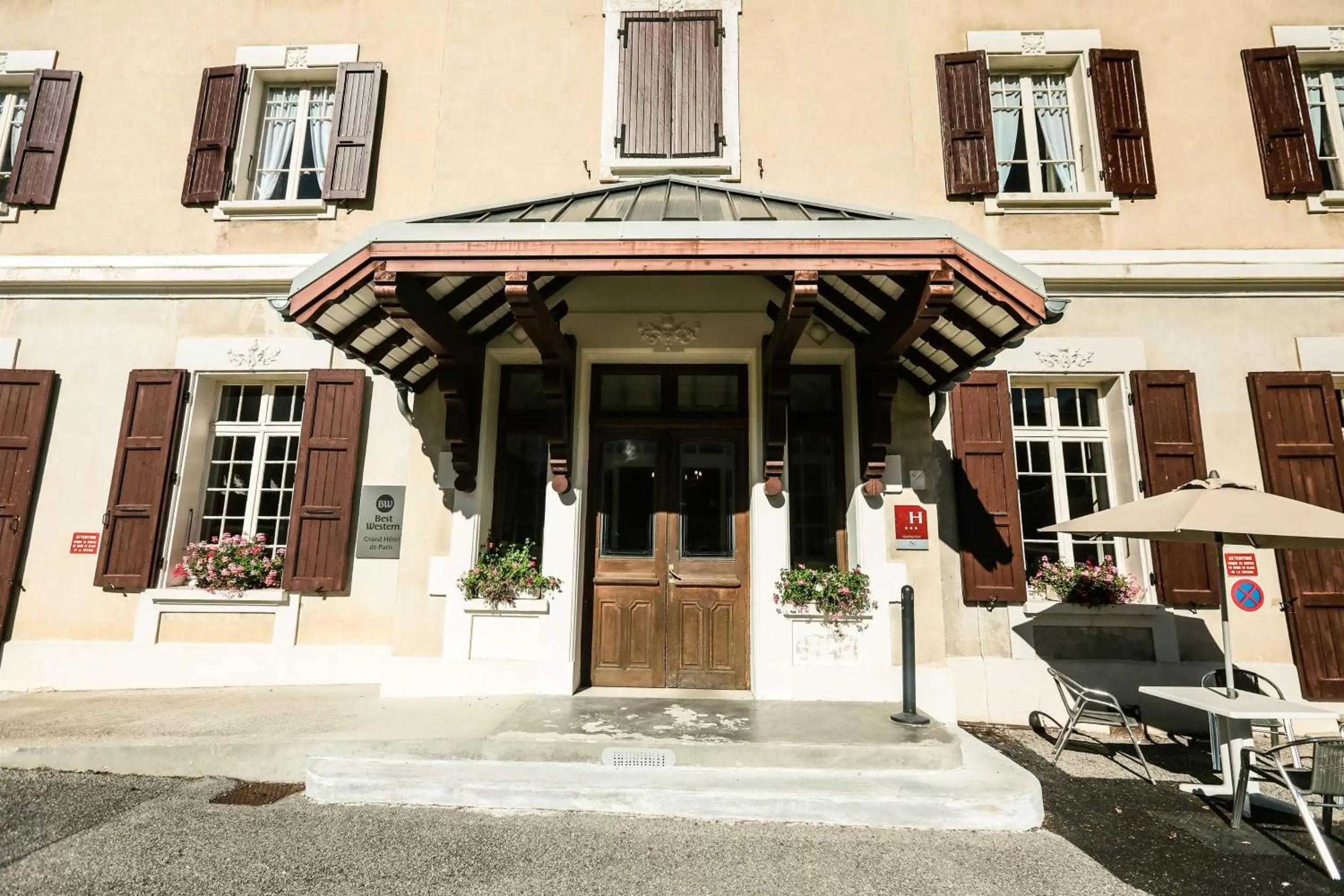 Property building in Best Western Grand Hotel de Paris