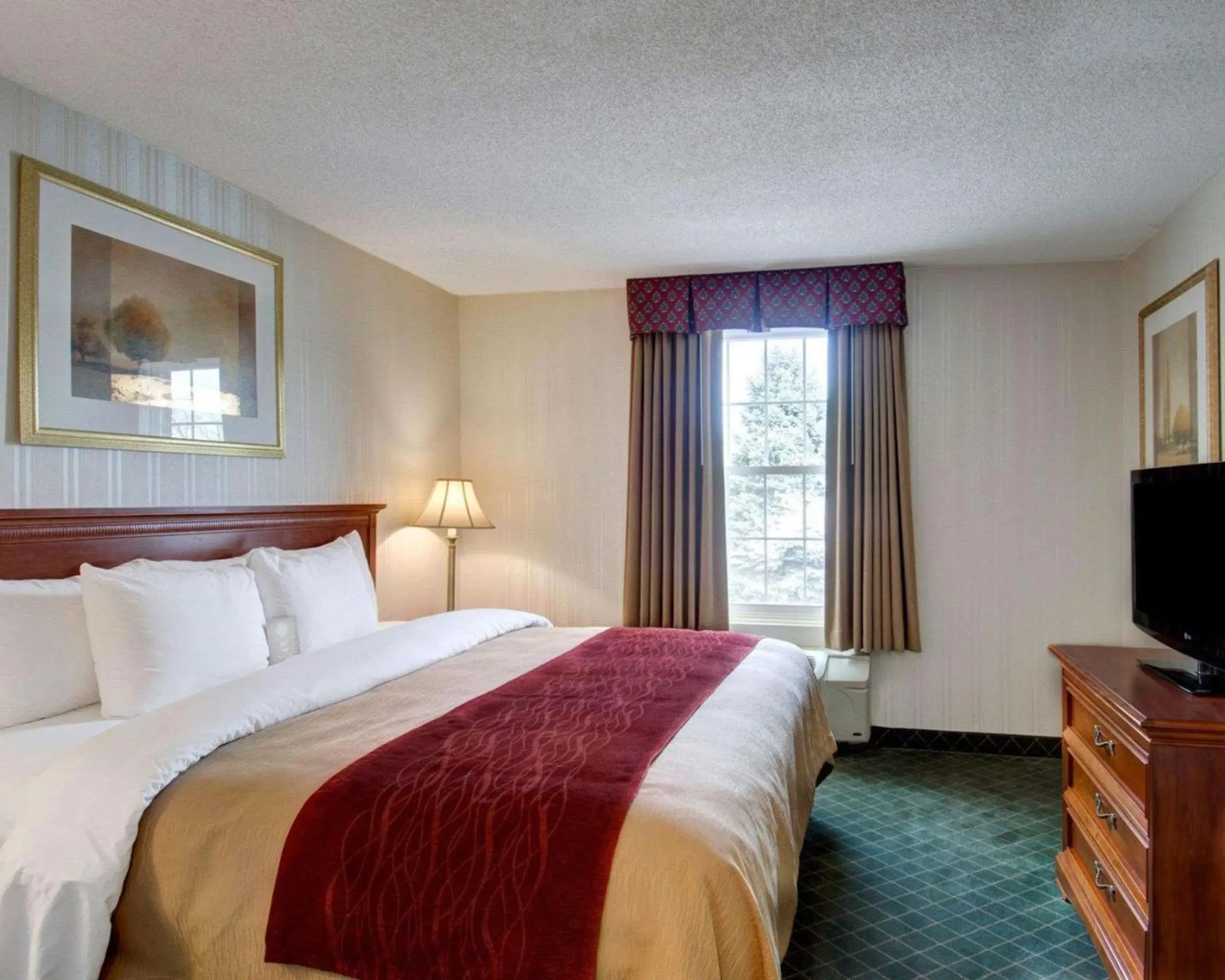 Photo of the whole room, Bed in Comfort Inn Foxboro - Mansfield