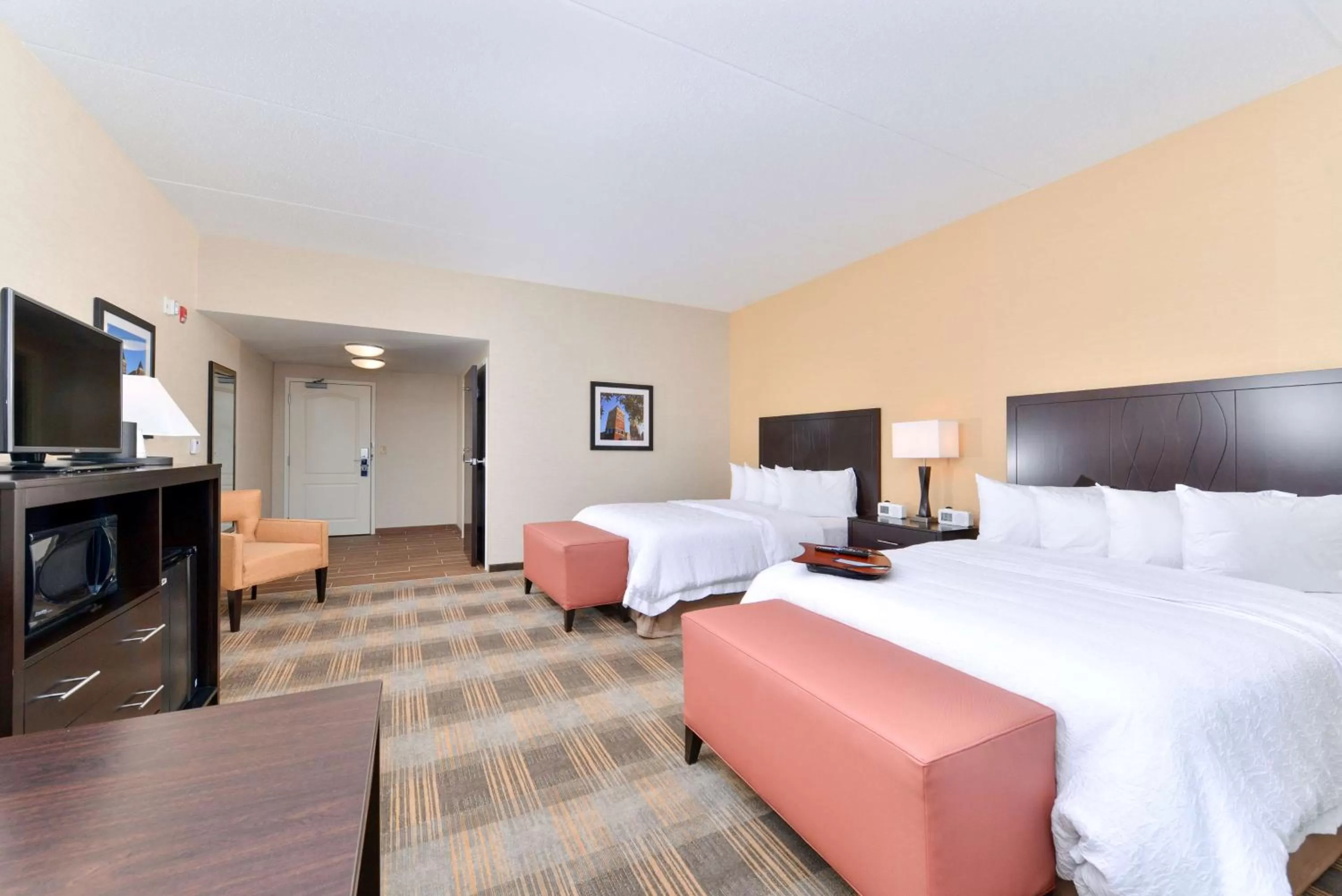 Bed in Hampton Inn & Suites California University-Pittsburgh