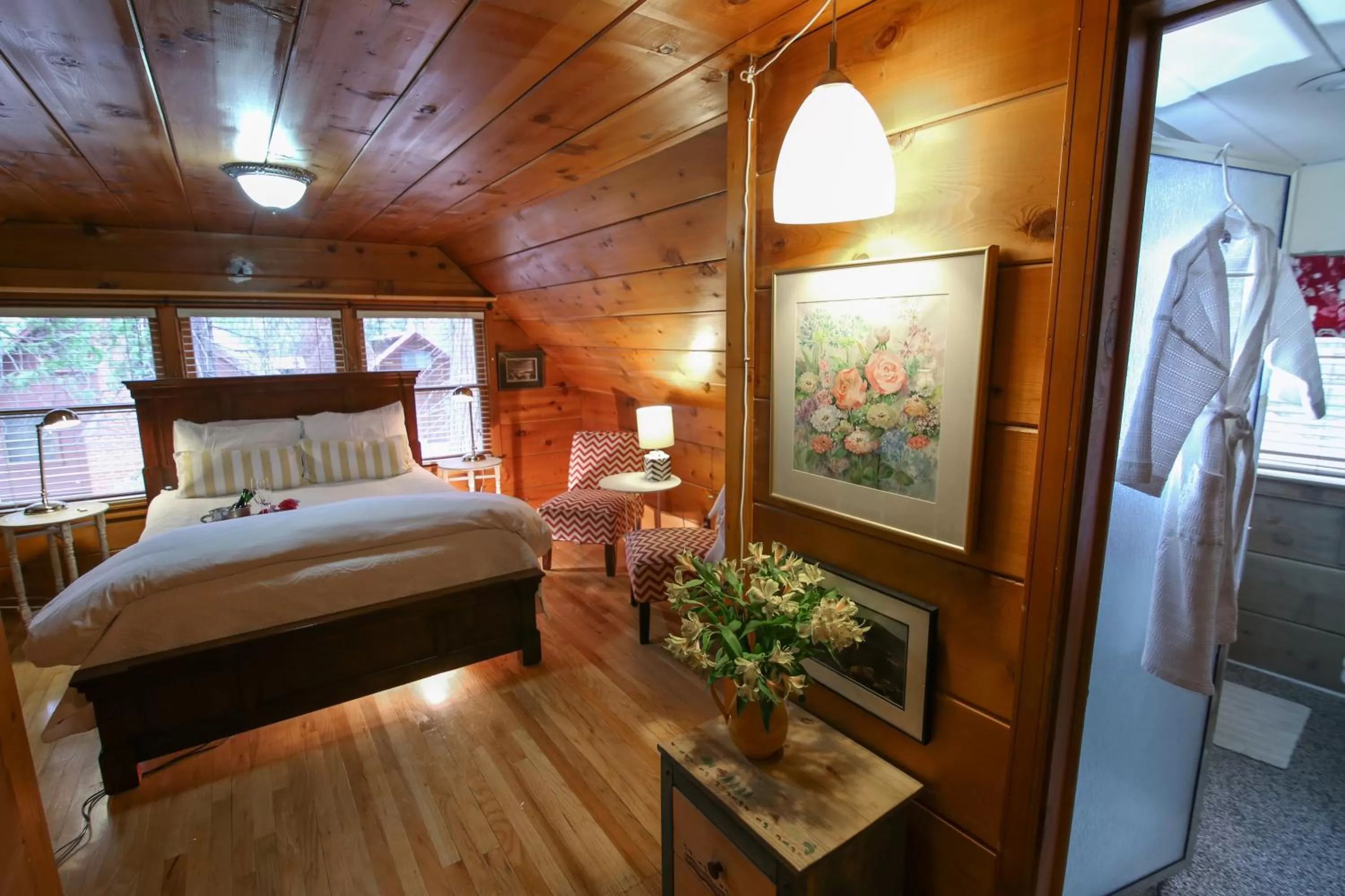 Bed in Elliott House Boutique Inn