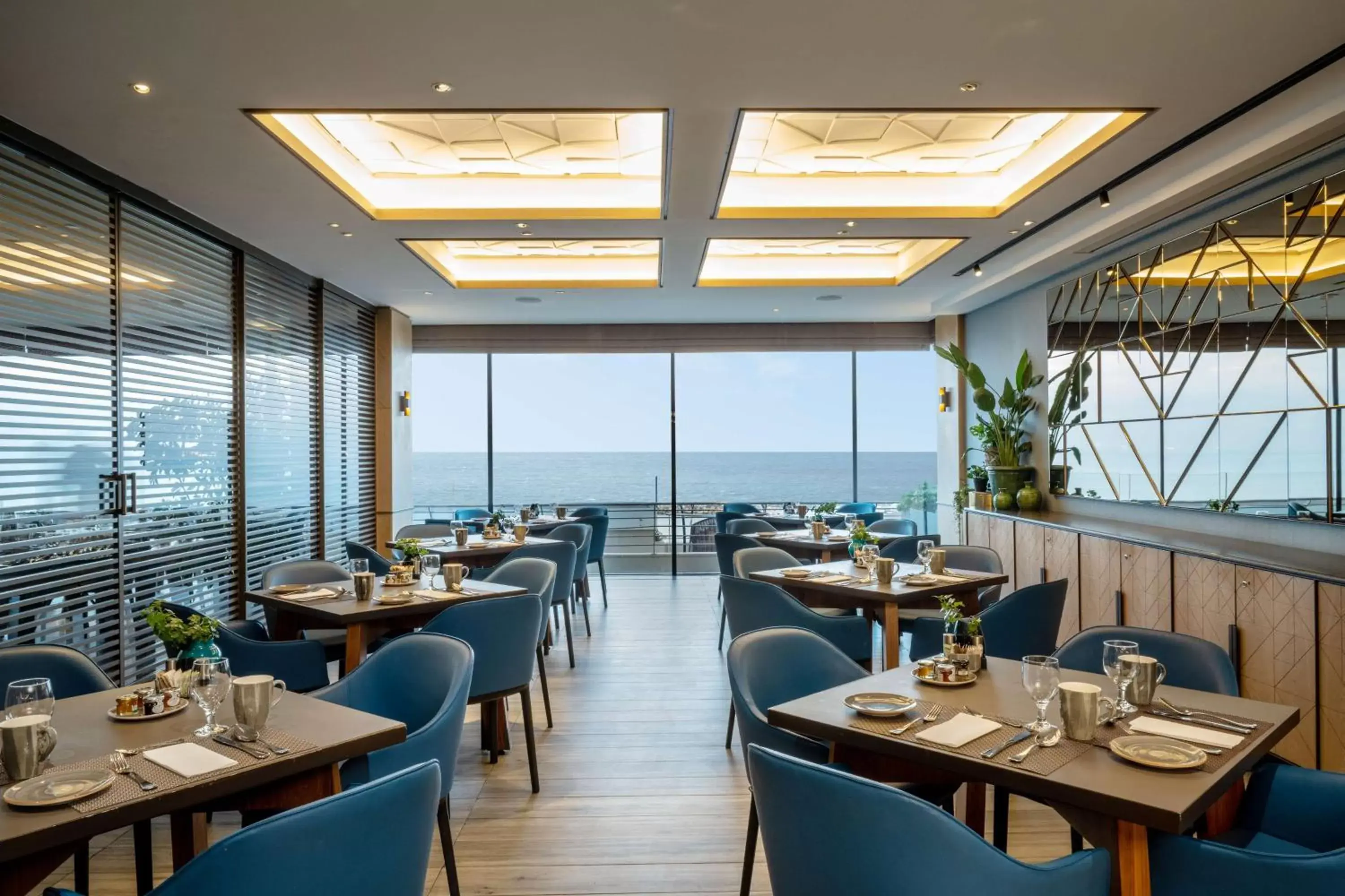 Restaurant/places to eat in Hilton Tel Aviv Hotel Restaurant/places to eat in Hilton Tel Aviv Hotel