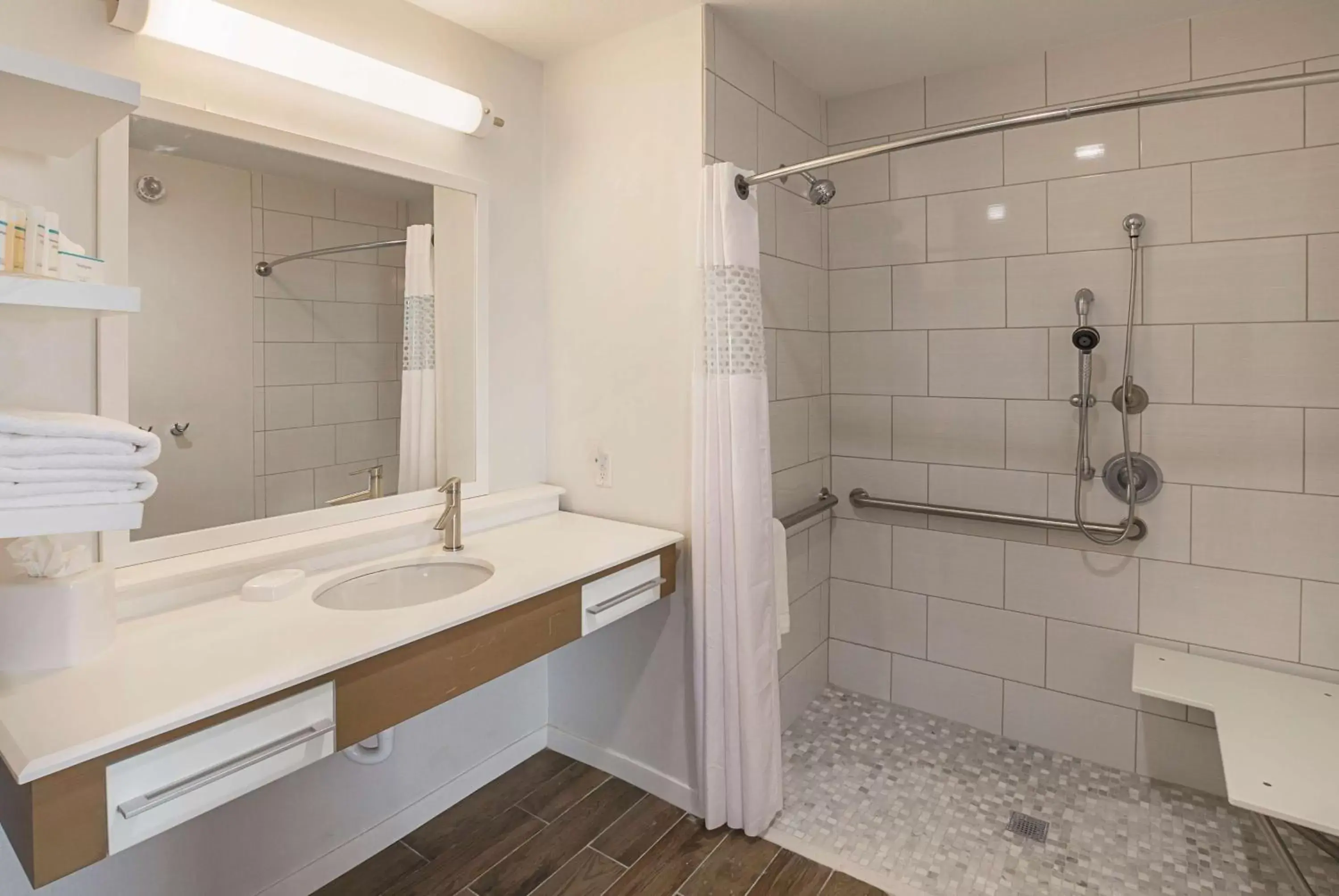 Bathroom in Hampton Inn & Suites Colleyville DFW Airport West
