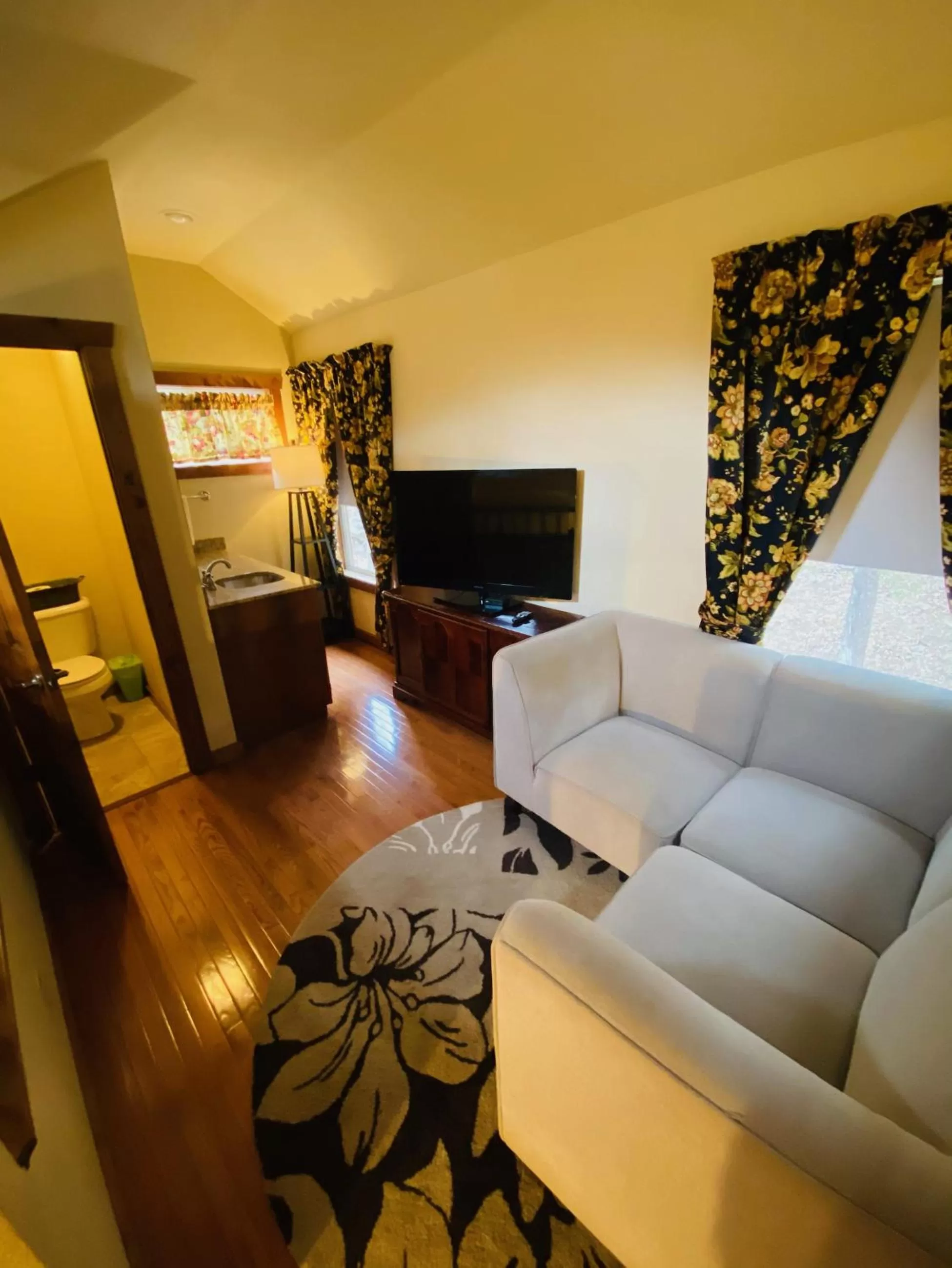 Living room in All Seasons Treehouse Village