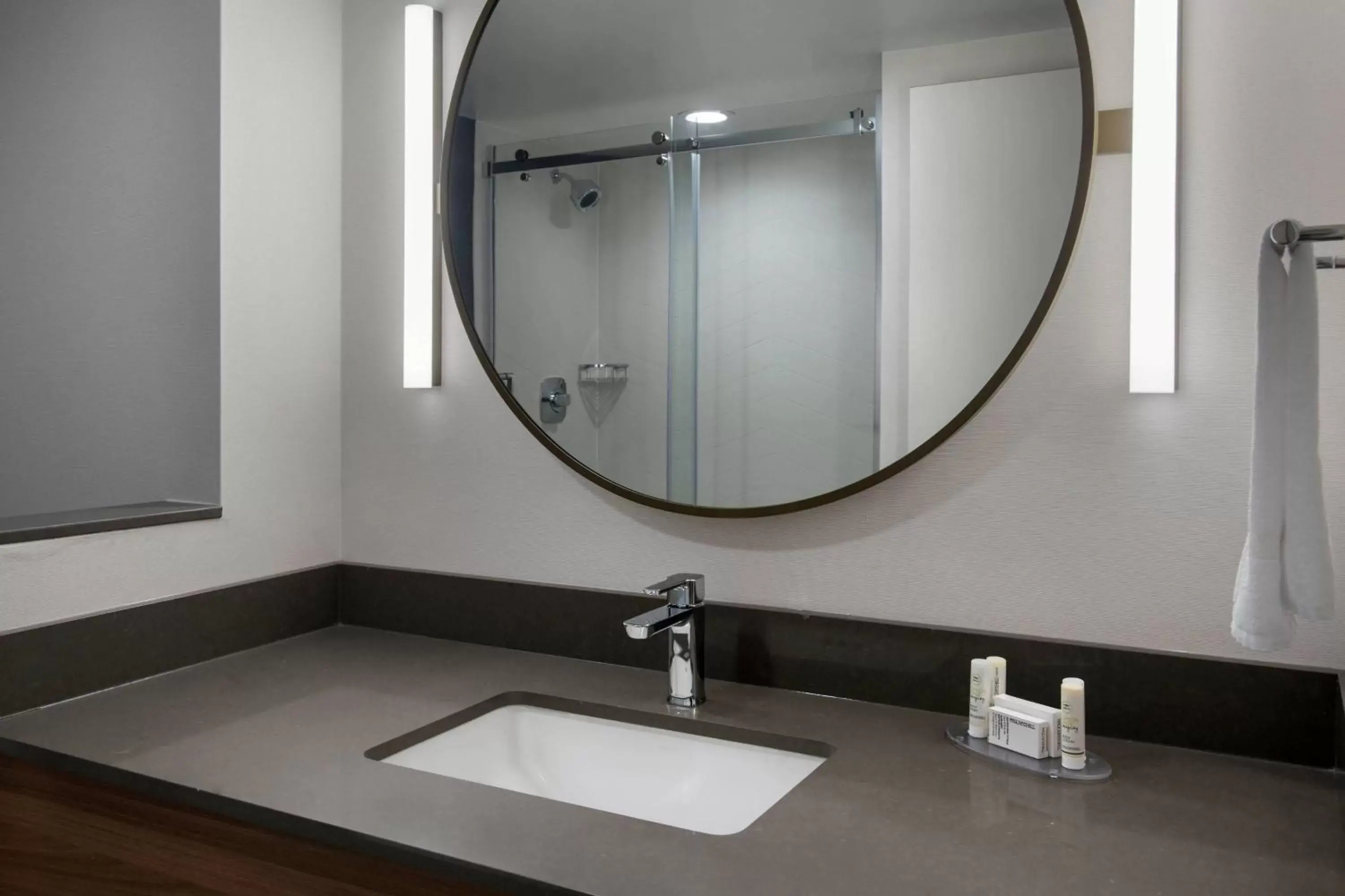 Bathroom in Fairfield Inn & Suites by Marriott Williamstown