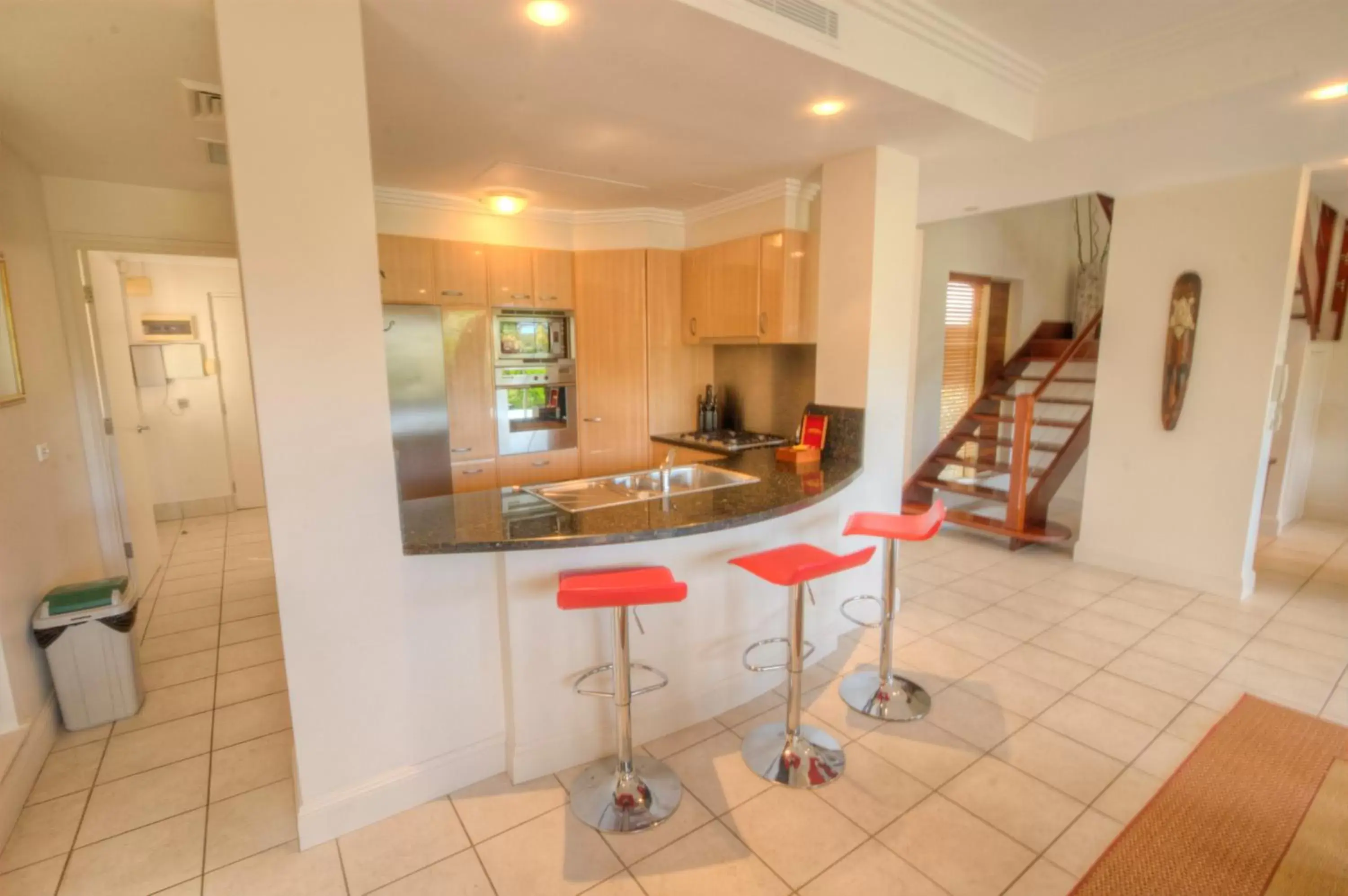 Kitchen or kitchenette, Kitchen/Kitchenette in Paradise Links Resort Port Douglas