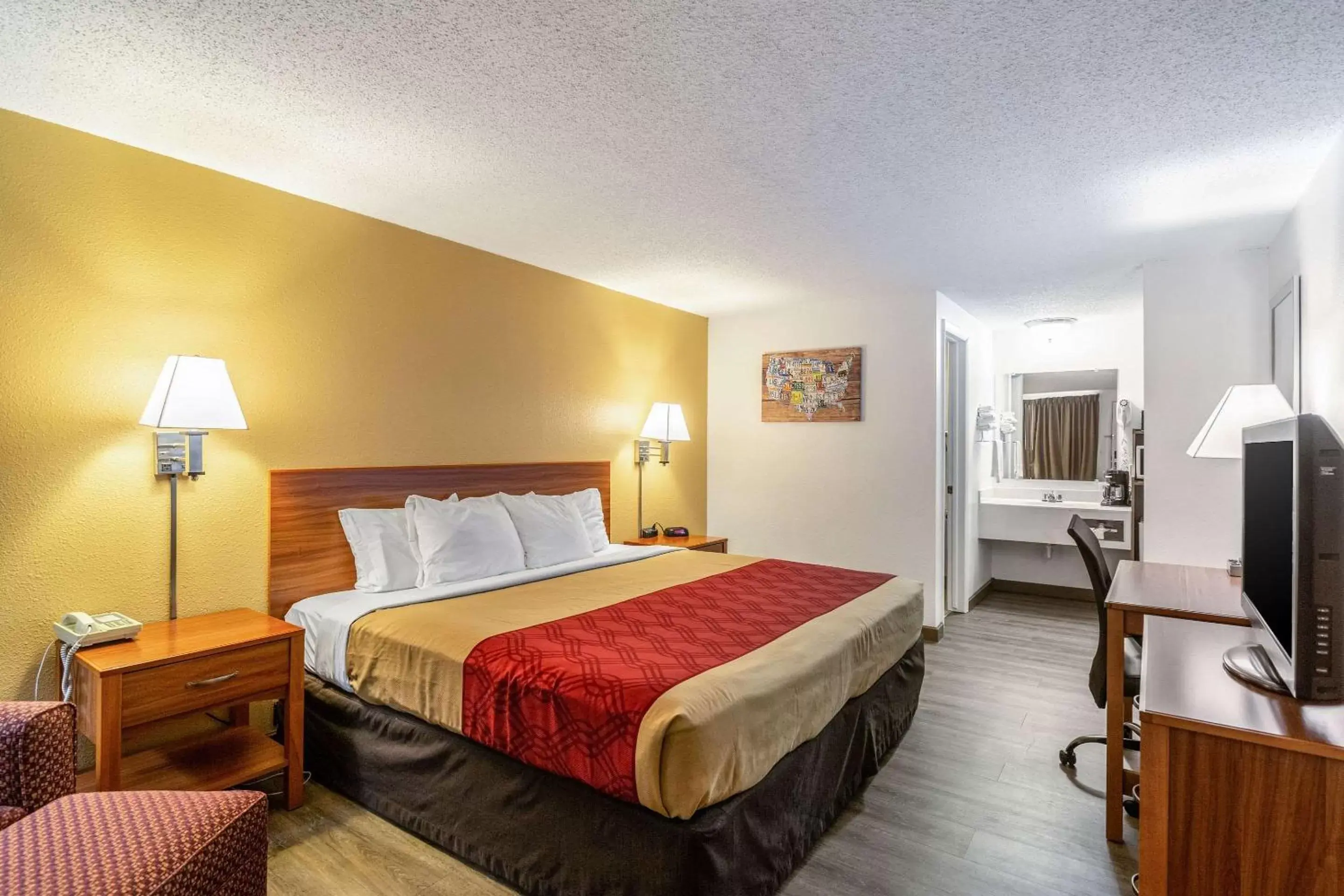 Photo of the whole room, Bed in Econo Lodge Miles City
